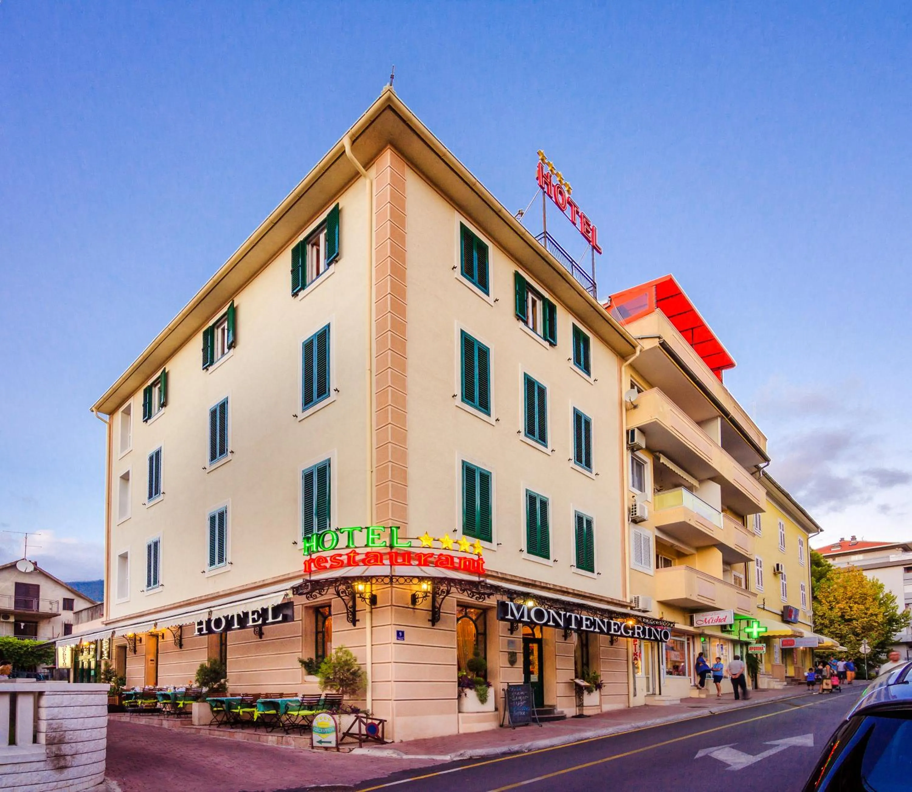 Facade/entrance in Hotel Montenegrino
