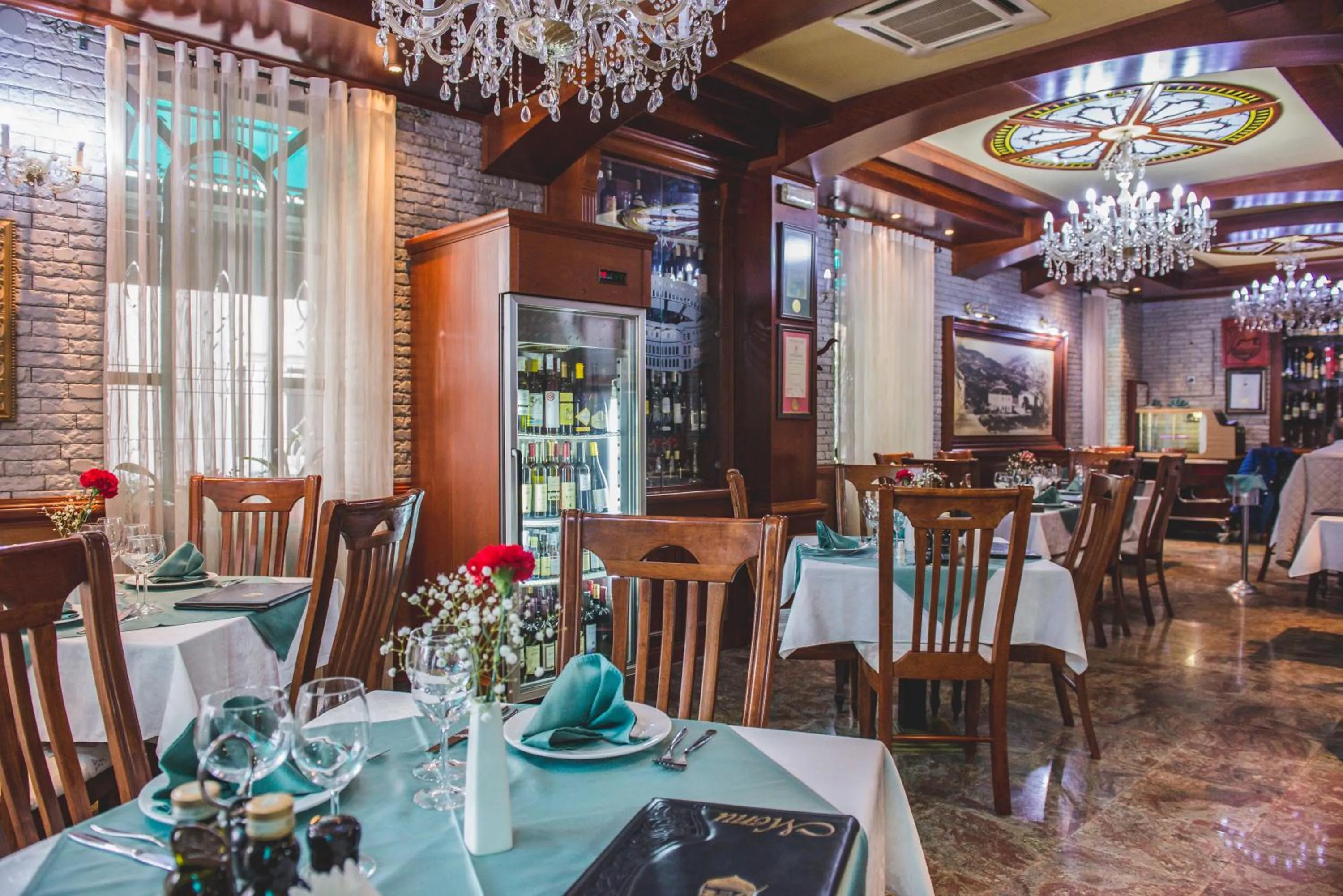 Restaurant/places to eat in Hotel Montenegrino