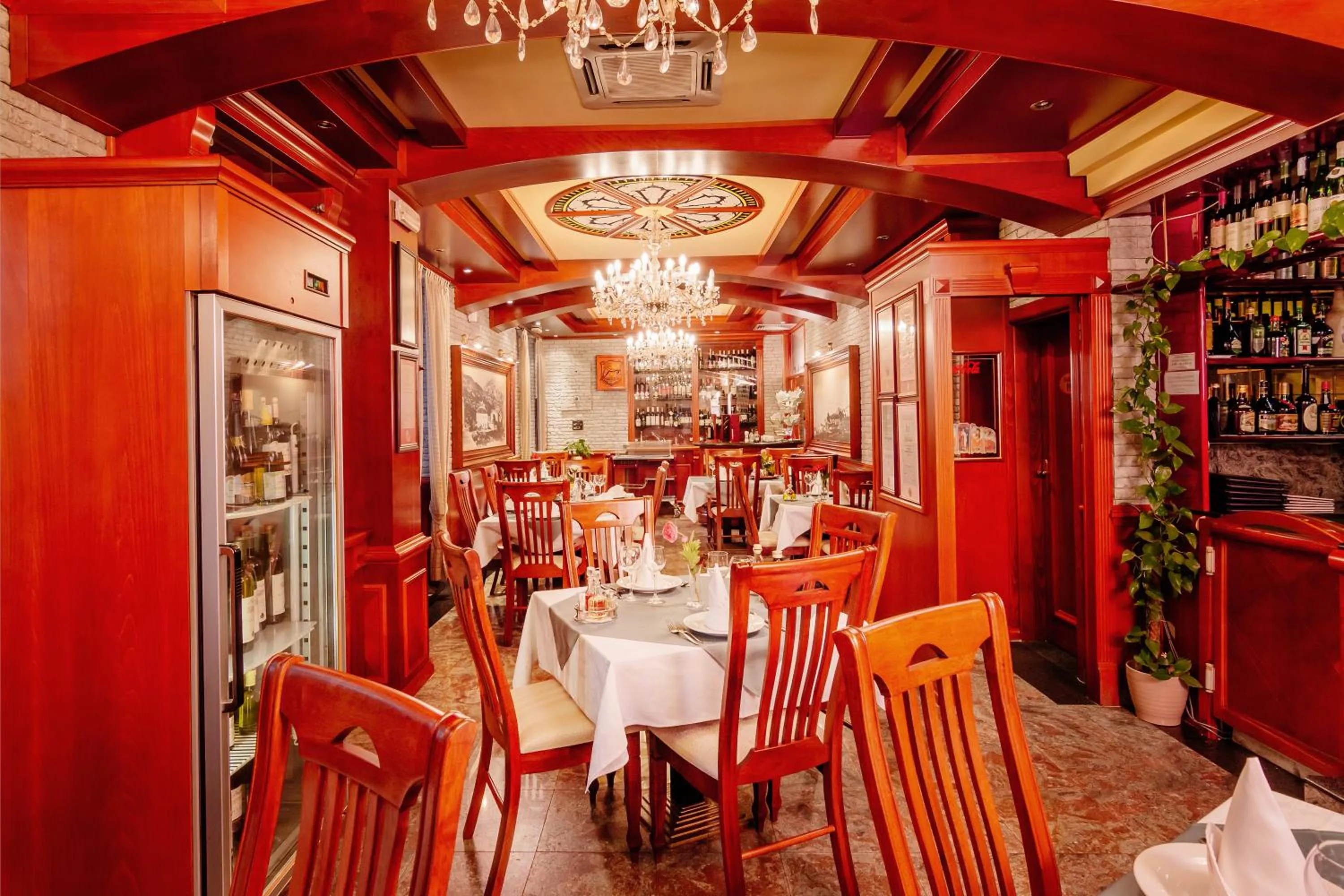 Restaurant/places to eat in Hotel Montenegrino