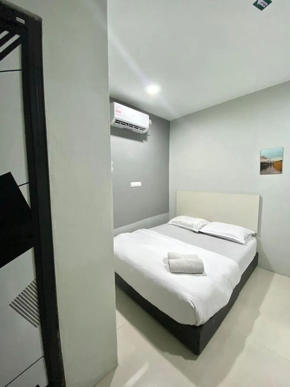 Bathroom, Bed in Hotel Casaria