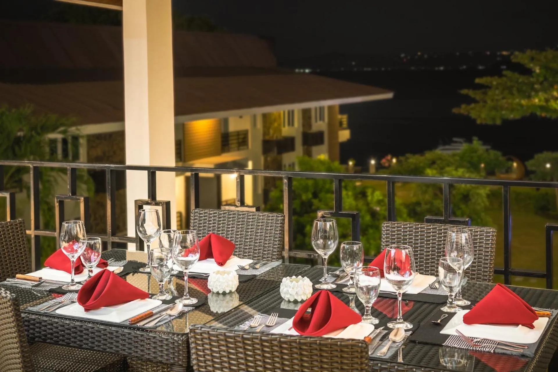 Restaurant/places to eat in Amor Laut