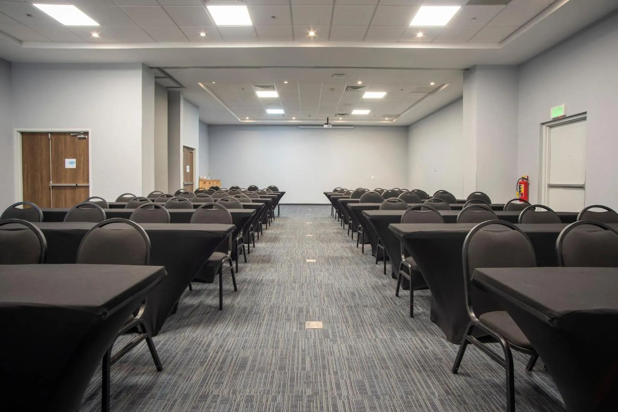 Meeting/conference room in Holiday Inn Express Guadalajara Iteso by IHG