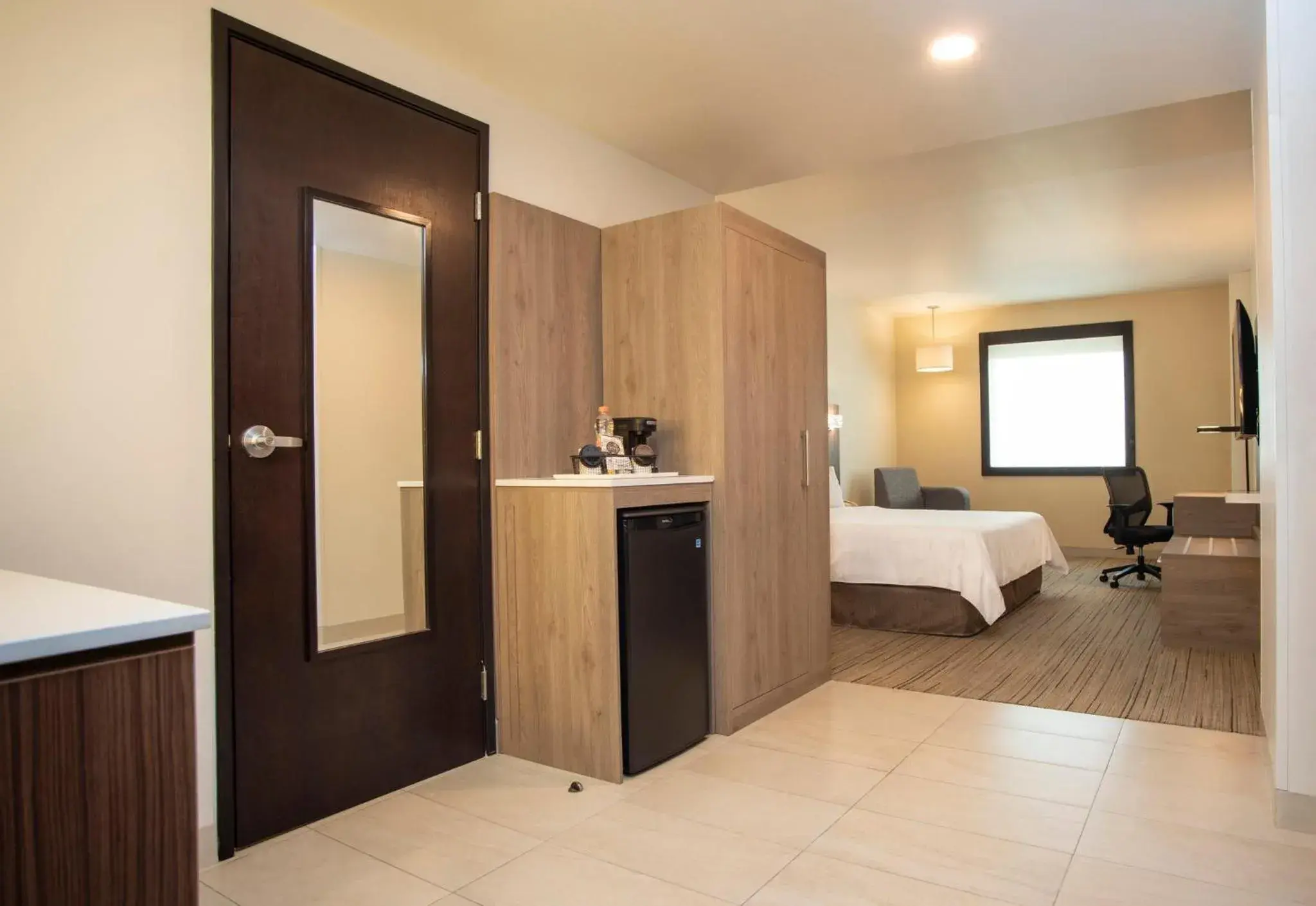 Photo of the whole room, Bed in Holiday Inn Express Guadalajara Iteso by IHG Photo of the whole room, Bed in Holiday Inn Express Guadalajara Iteso by IHG