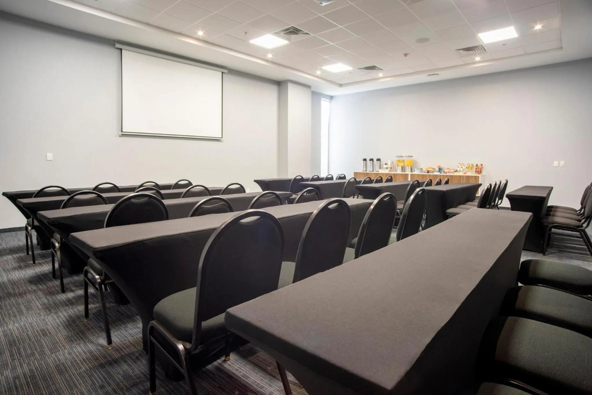 Meeting/conference room in Holiday Inn Express Guadalajara Iteso by IHG