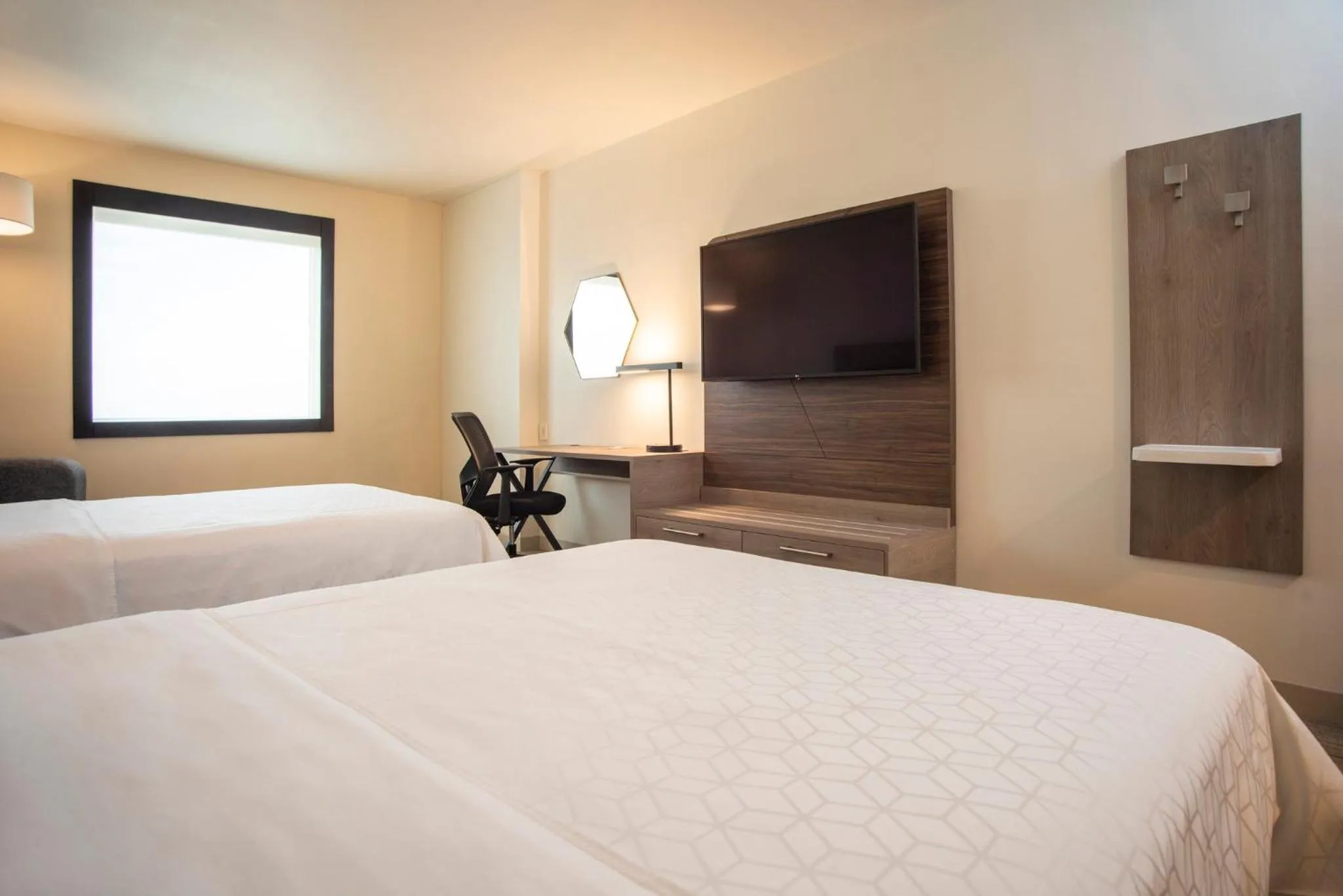 Photo of the whole room, Bed in Holiday Inn Express Guadalajara Iteso by IHG