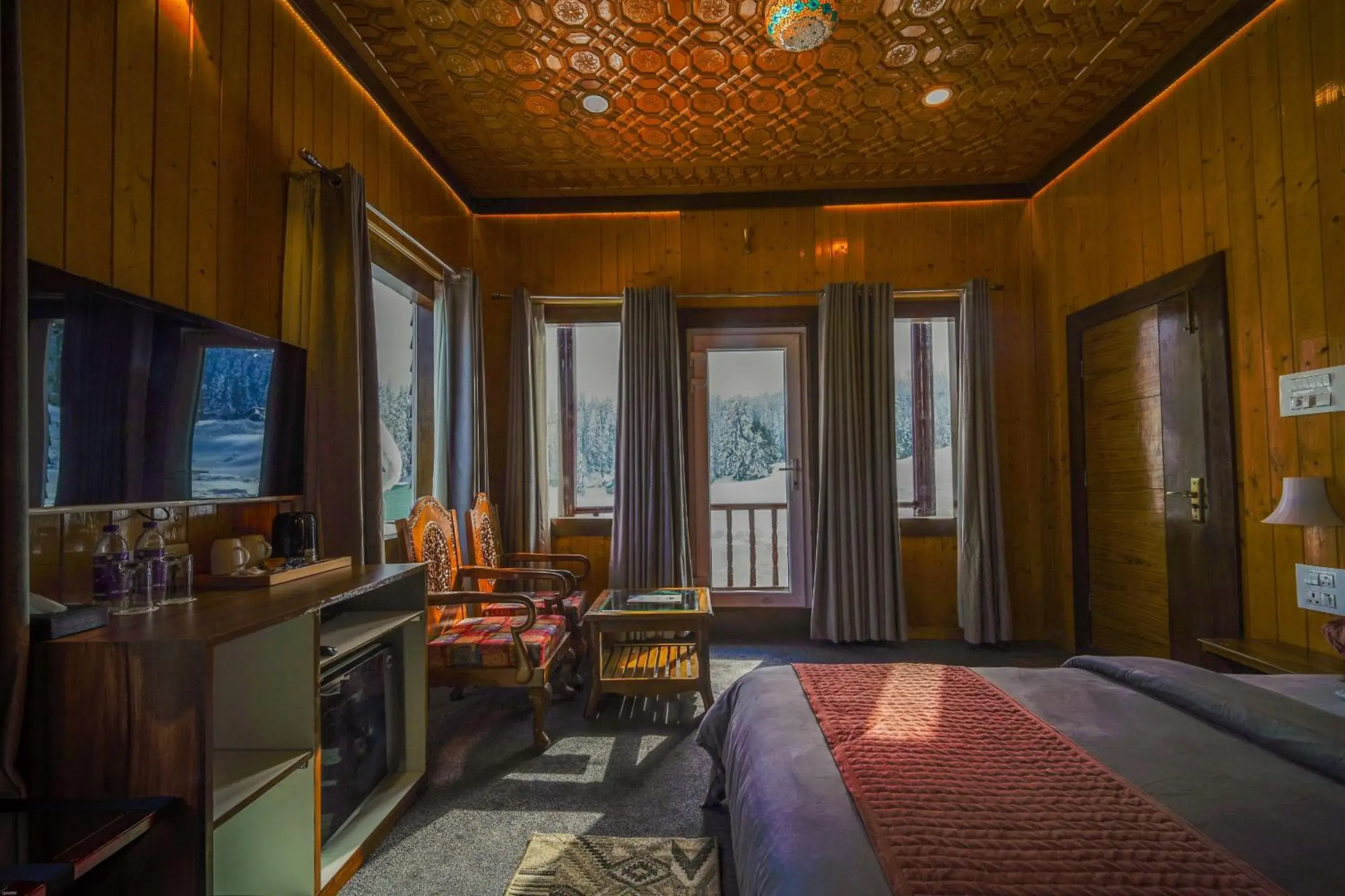TV and multimedia in Gulmarg Woods By Stay Pattern TV and multimedia in Gulmarg Woods By Stay Pattern