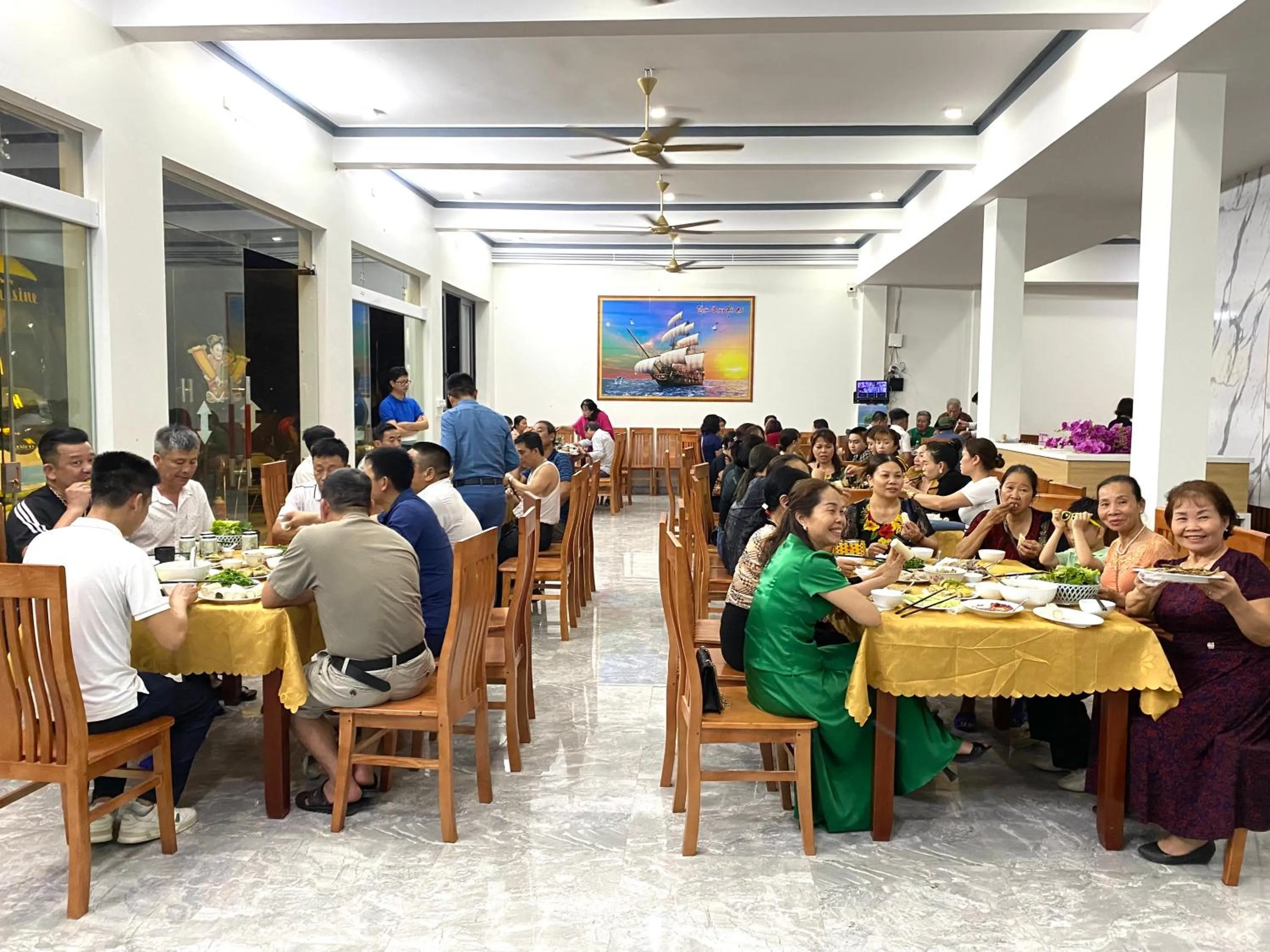 Restaurant/places to eat in An Thảo Ba Bể Hotel