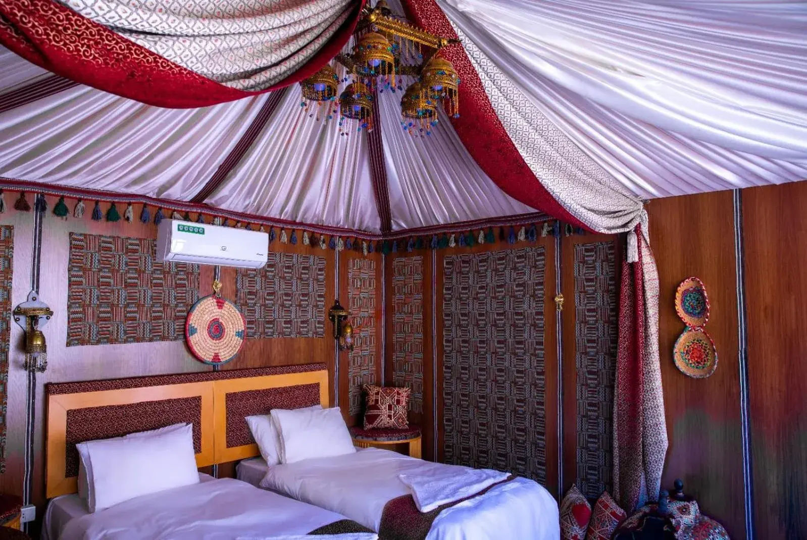 Superior Twin Room in Wadi Rum Majestic Camp Superior Twin Room in Wadi Rum Majestic Camp