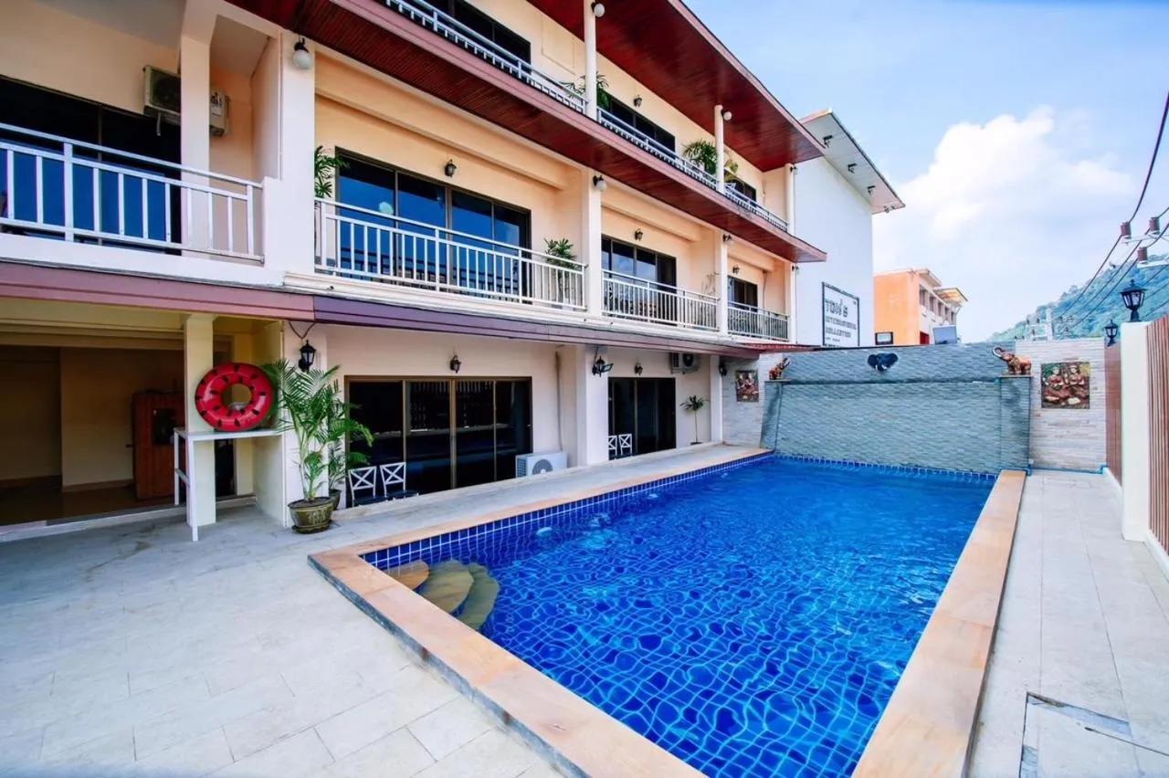 Swimming pool in Wanna Marine