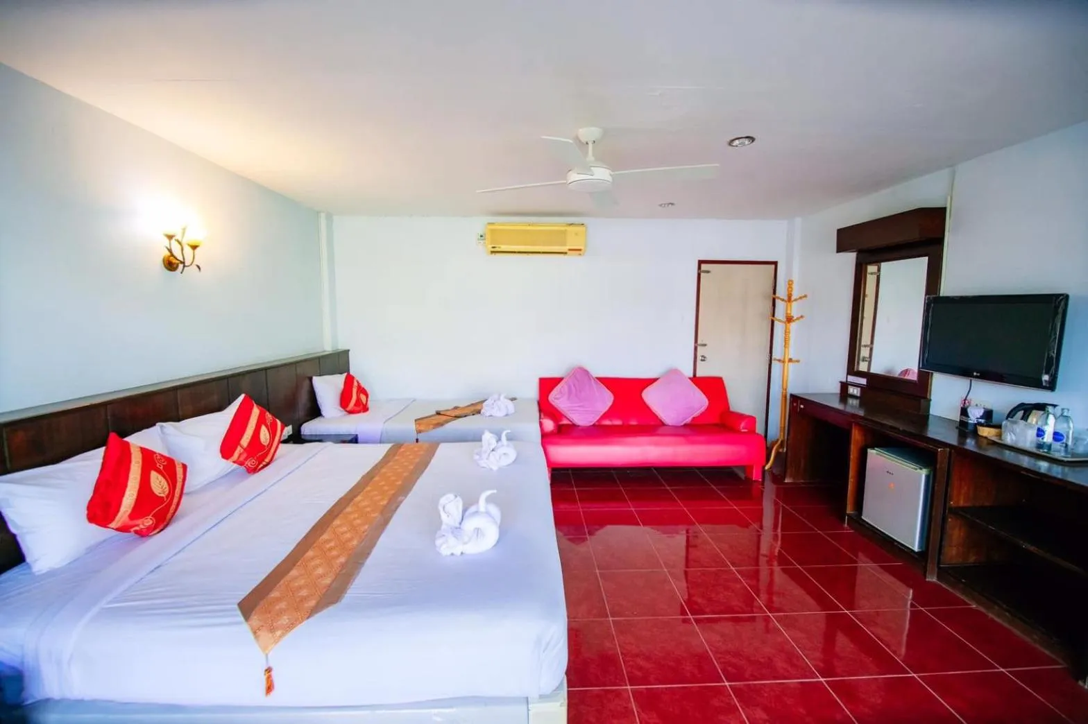 Photo of the whole room, Bed in Wanna Marine