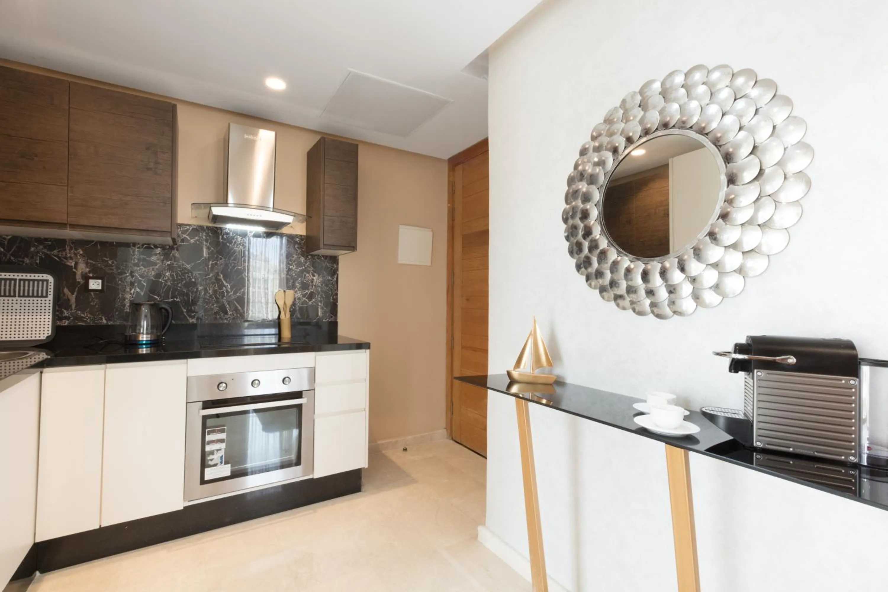 Kitchen or kitchenette in ZEN Suites Hotel Massira