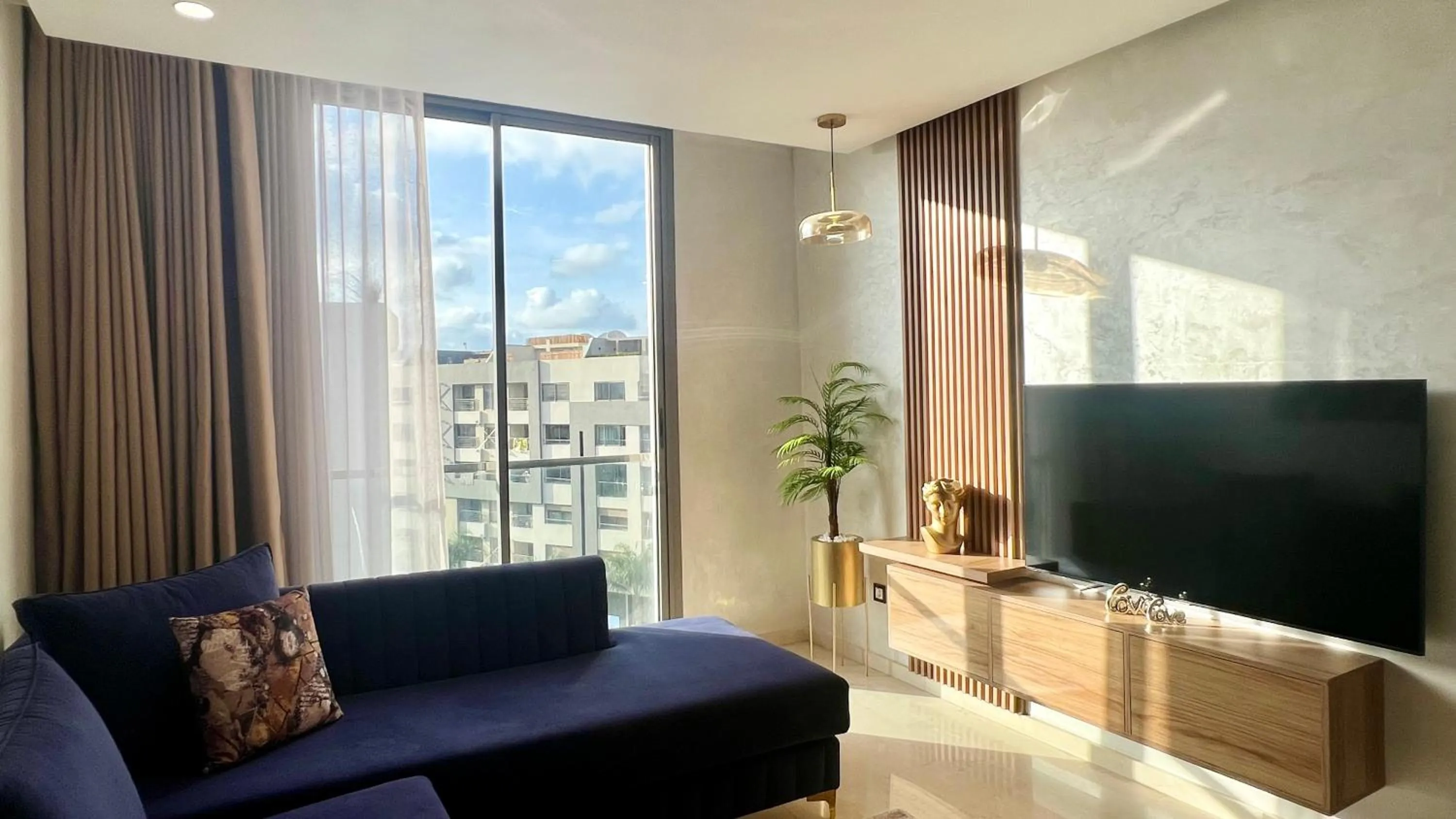 TV and multimedia in ZEN Suites Hotel Massira