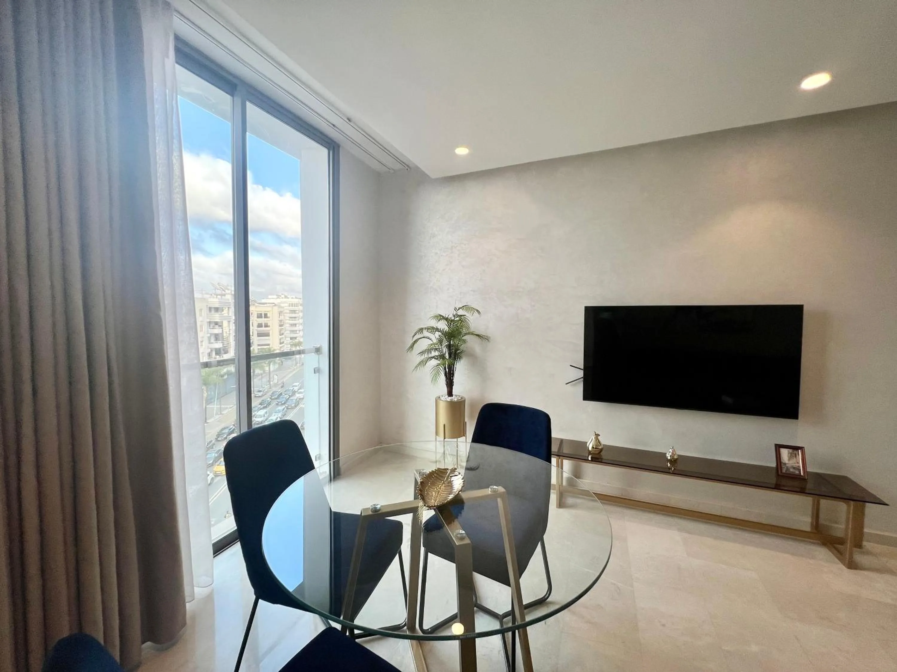 TV and multimedia in ZEN Suites Hotel Massira