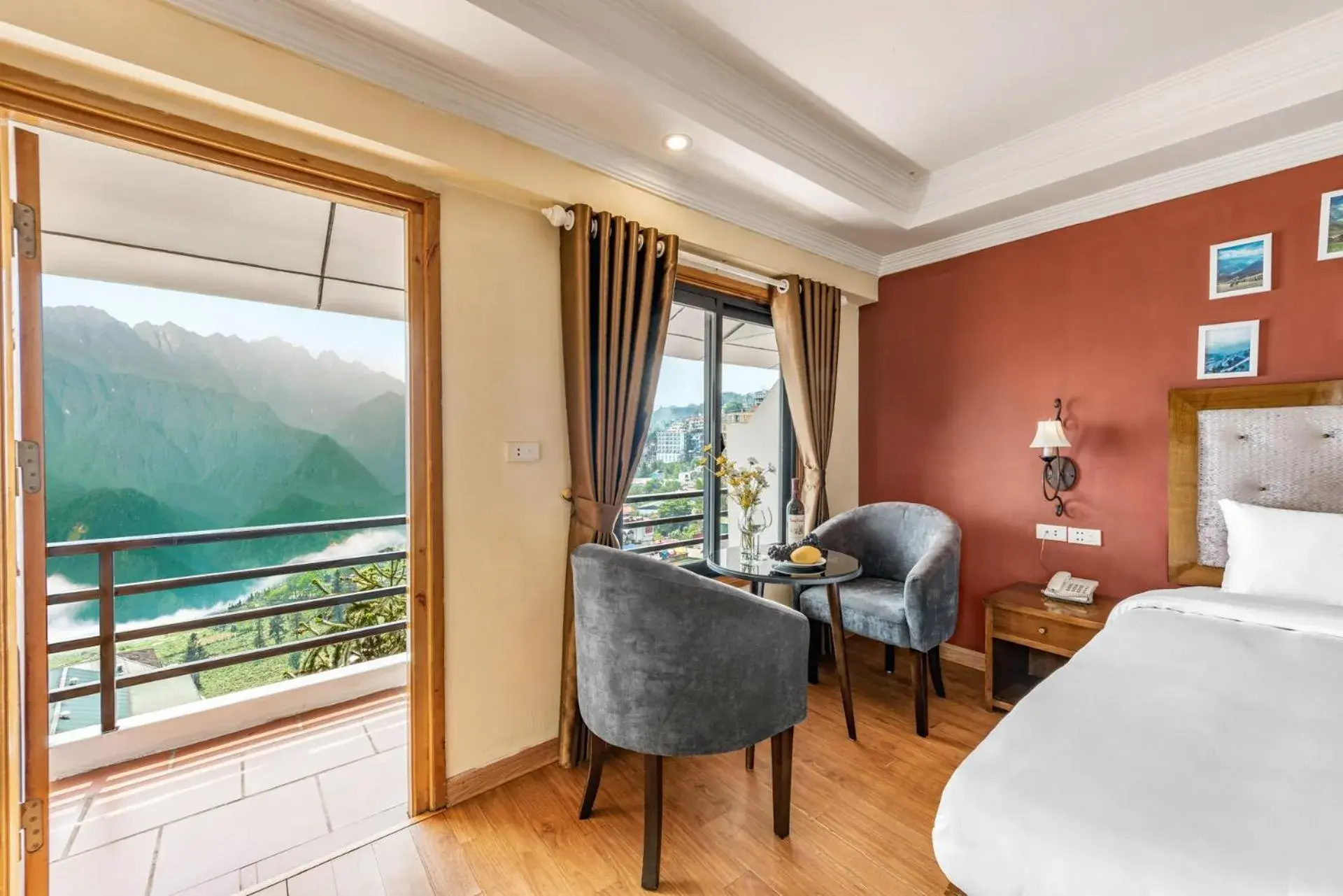 Deluxe Double Room with Balcony in Tiger Sapa hotel Deluxe Double Room with Balcony in Tiger Sapa hotel