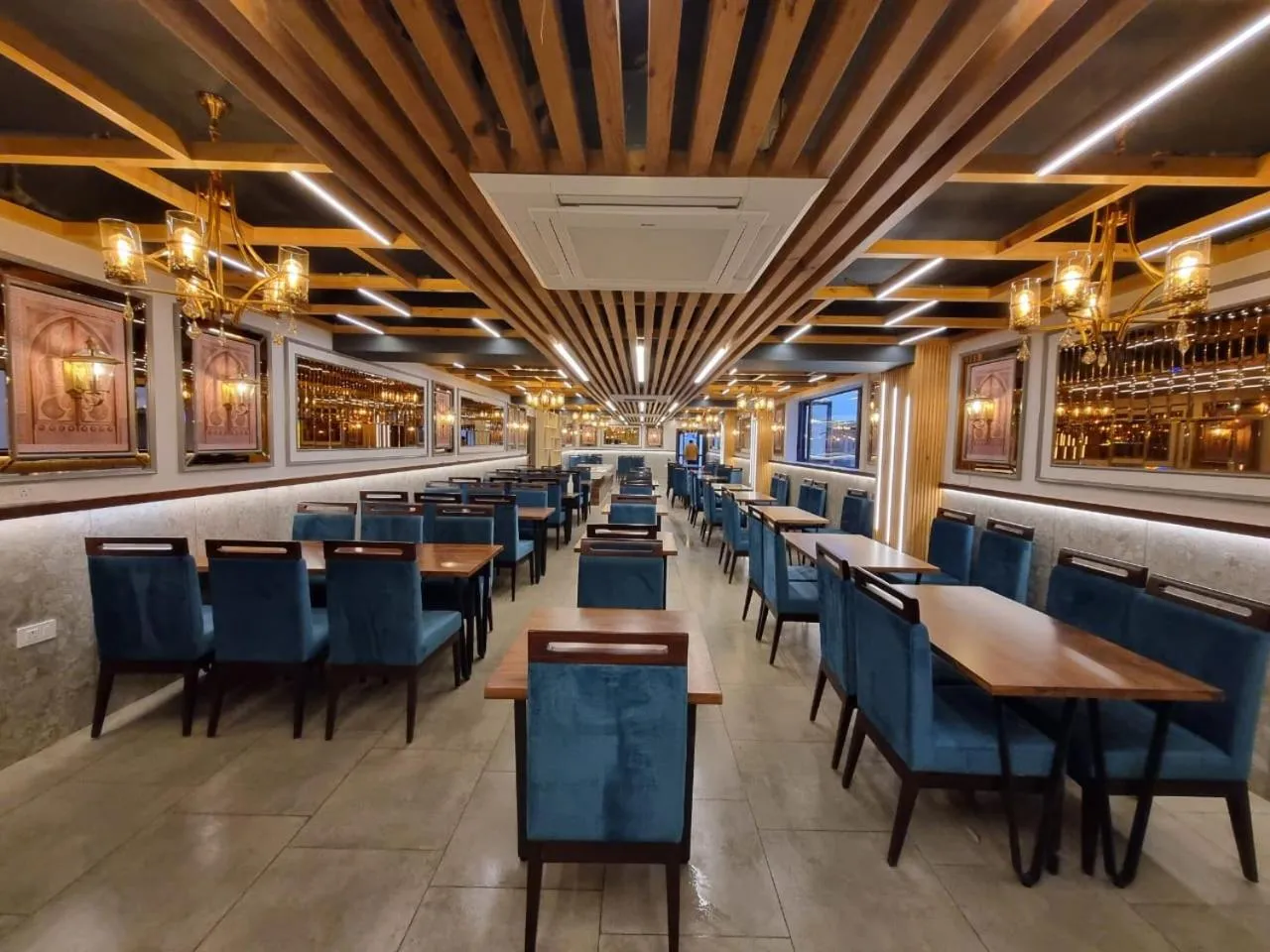 Restaurant/places to eat in White Water Resorts