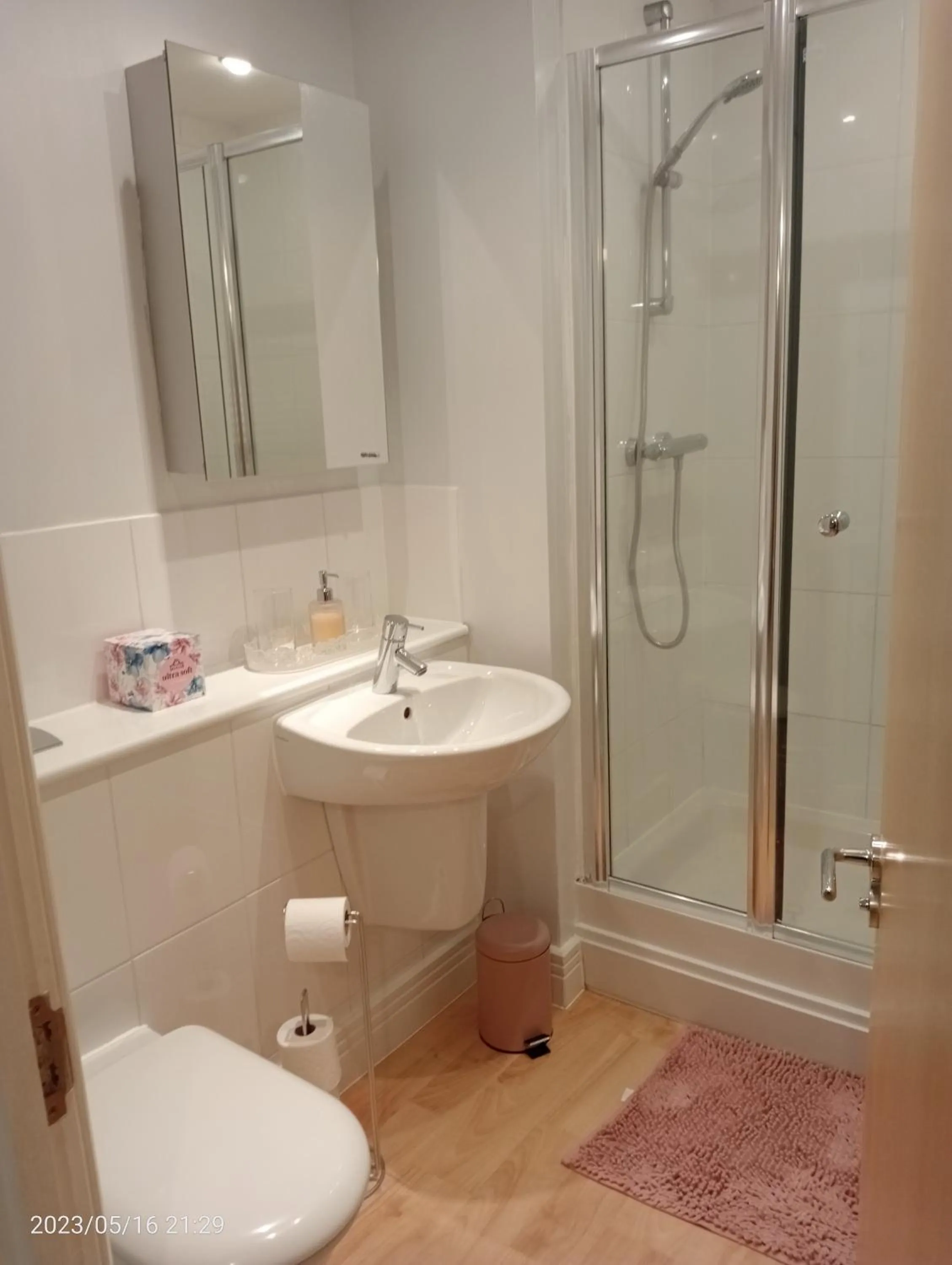 Beautiful Marina Apartment with private garden, flexible bedrooms with zip & link beds