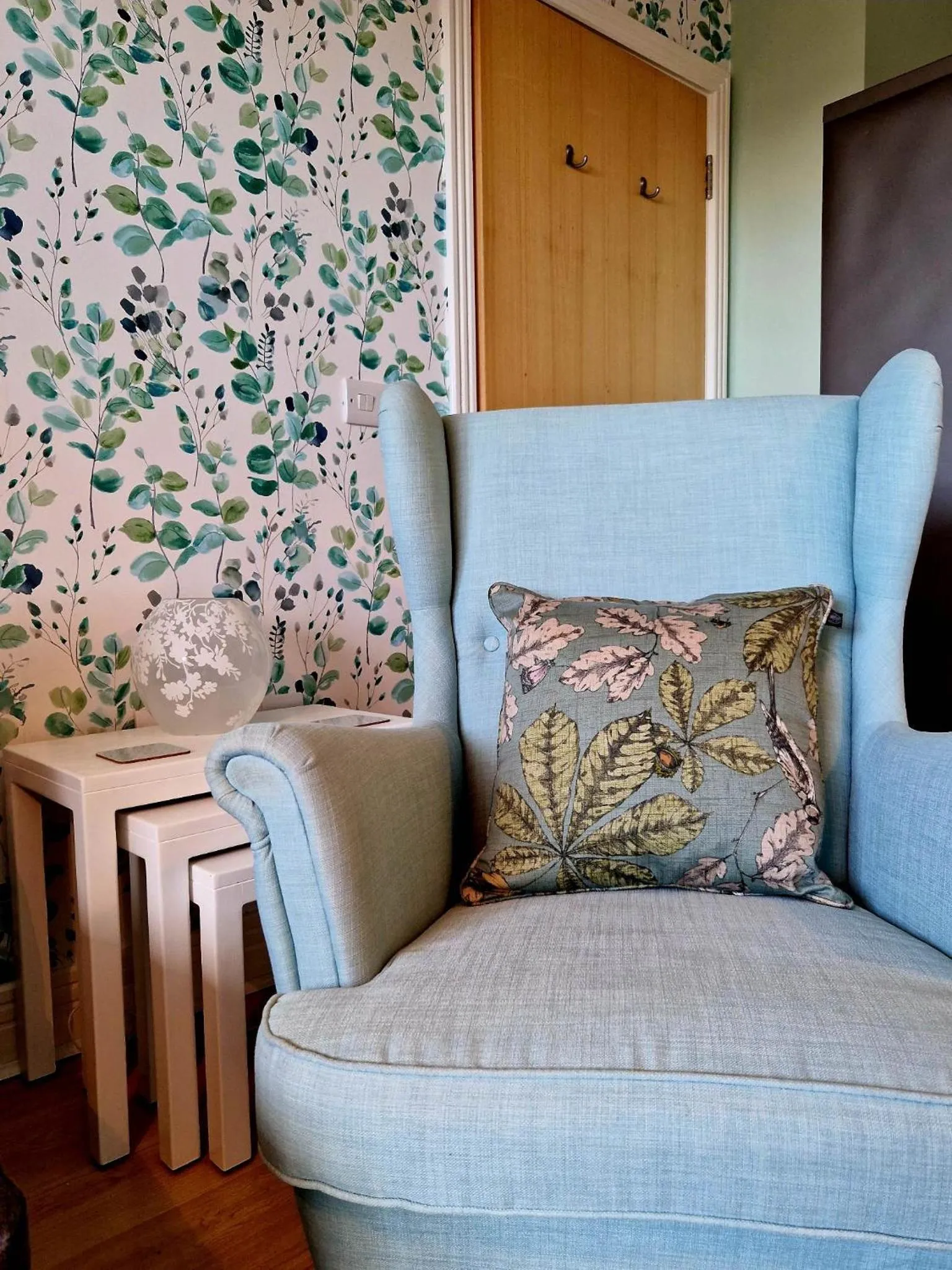 Bed in Beautiful Marina Apartment with private garden, flexible bedrooms with zip & link beds