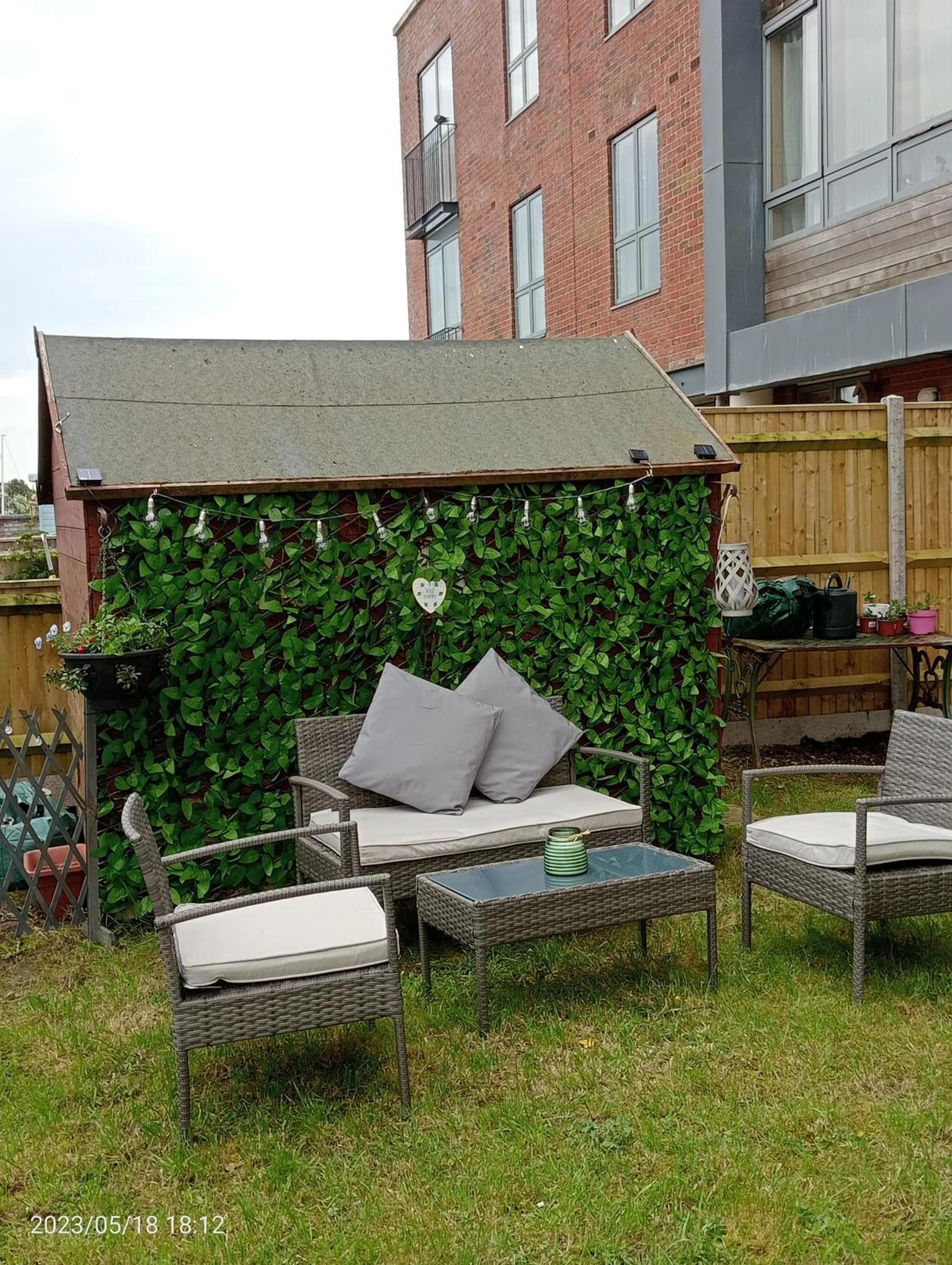 Garden in Beautiful Marina Apartment with private garden, flexible bedrooms with zip & link beds