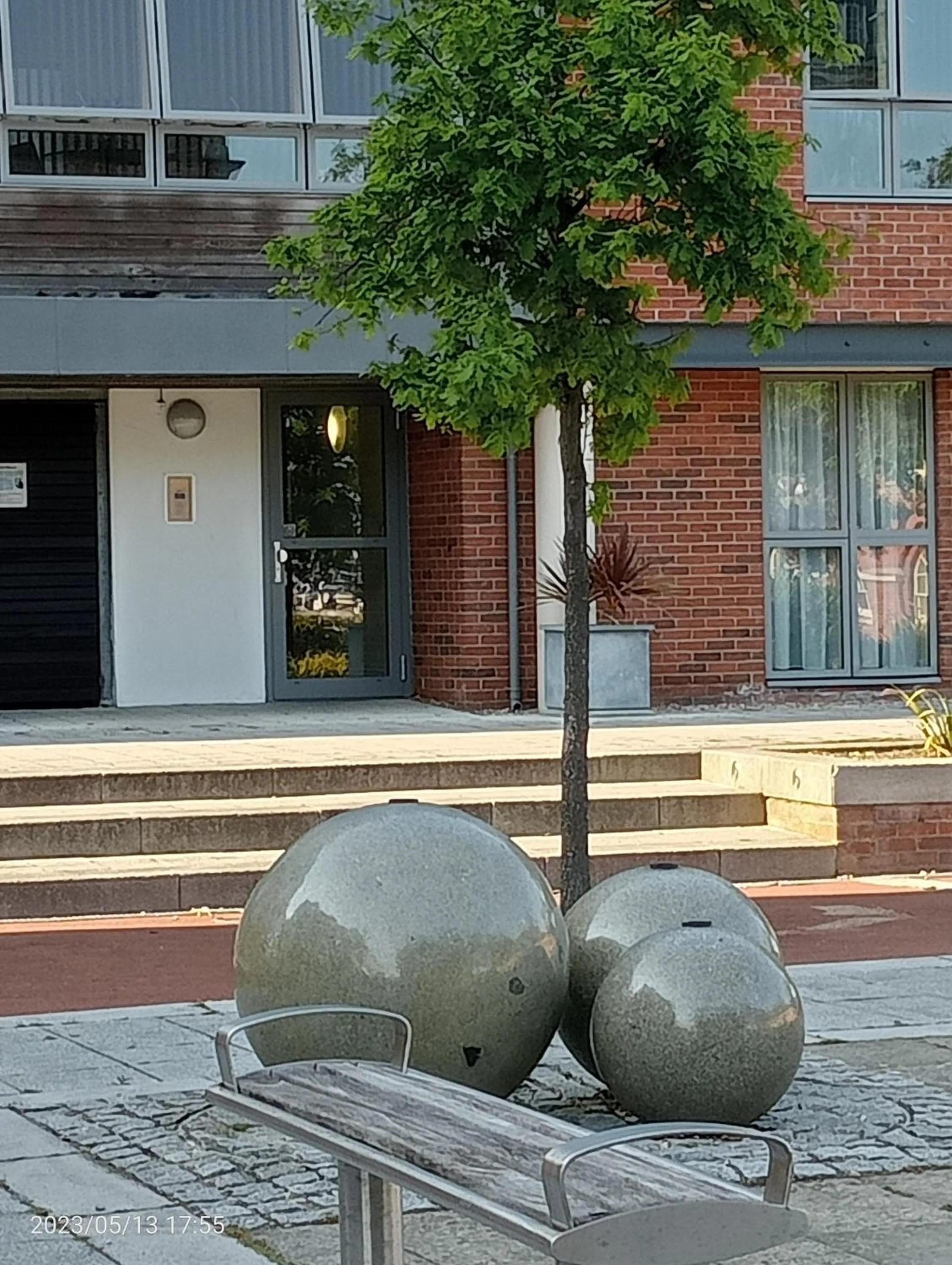 Beautiful Marina Apartment with private garden, flexible bedrooms with zip & link beds