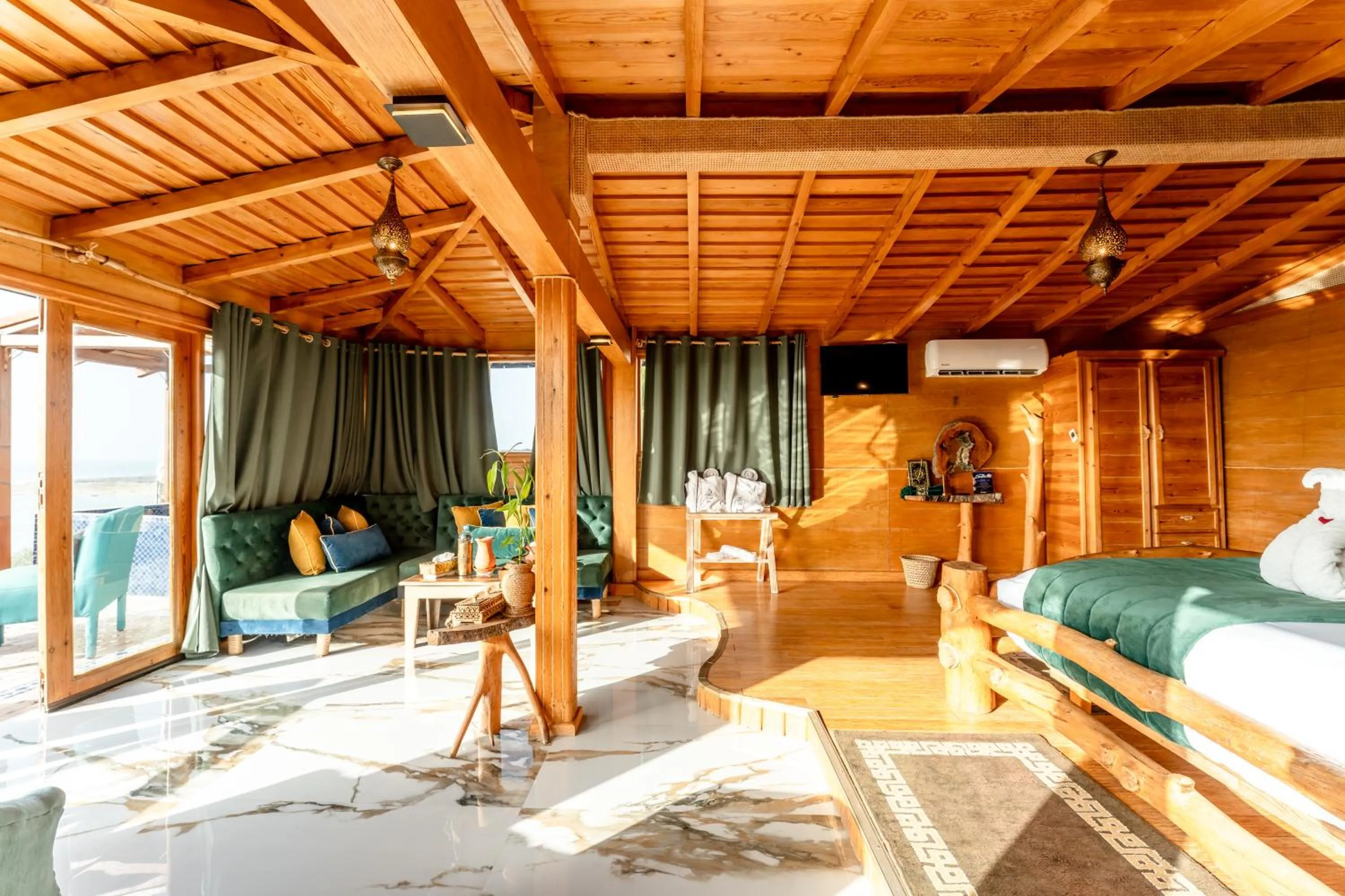 Communal lounge/ TV room in Chateau Eden El Rouh & Spa