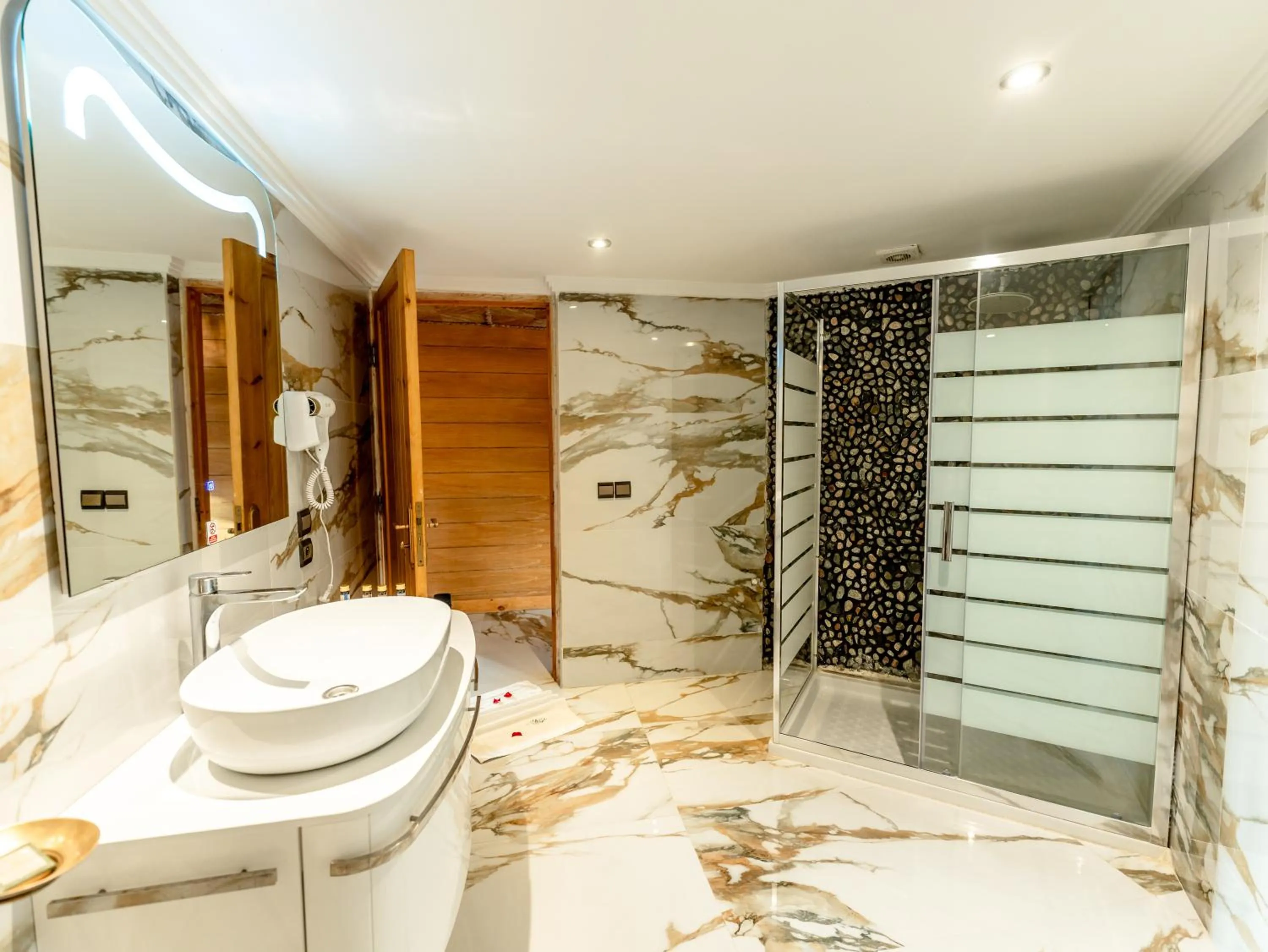 Shower in Chateau Eden El Rouh & Spa