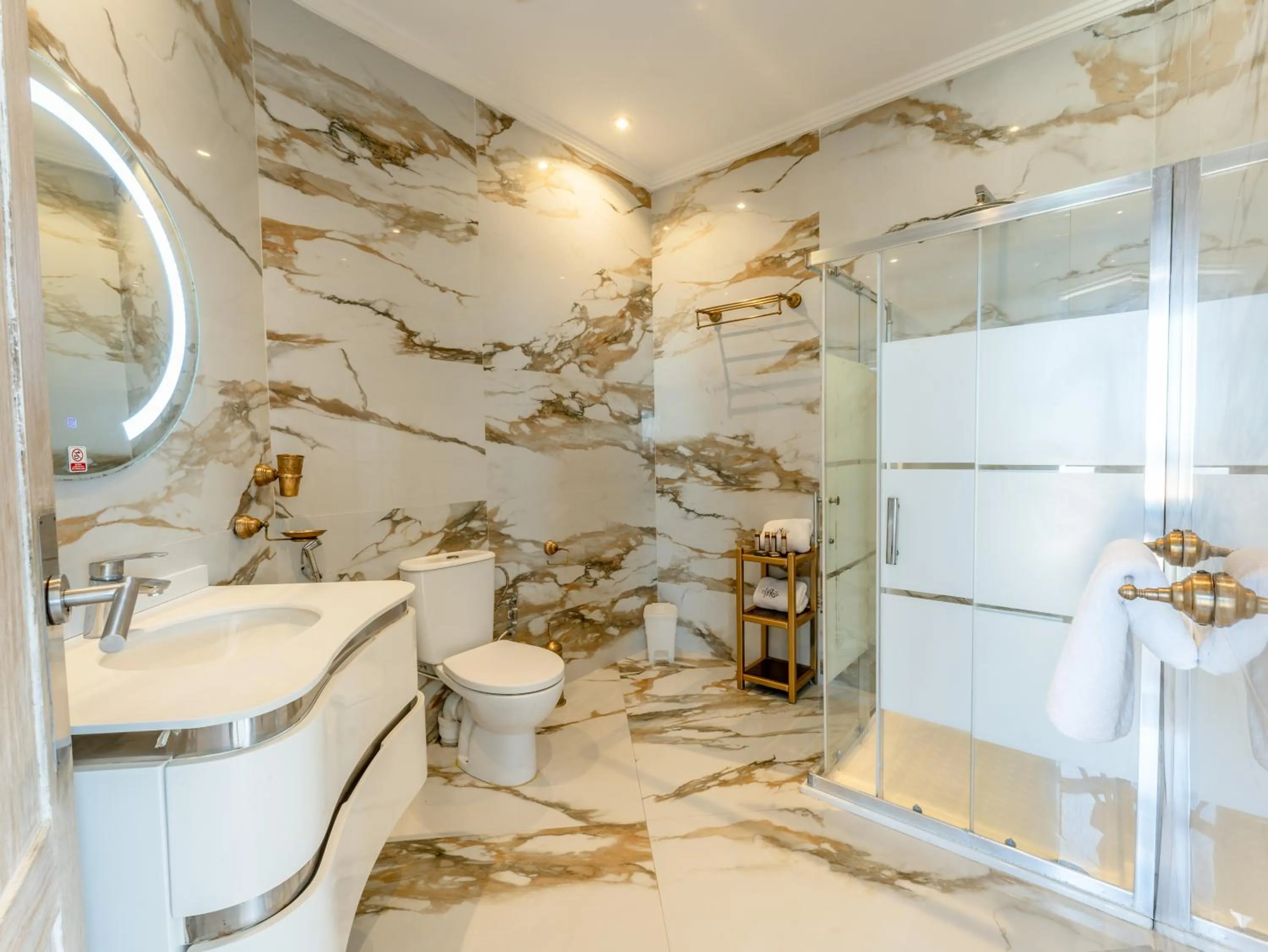 Toilet in Chateau Eden El Rouh & Spa