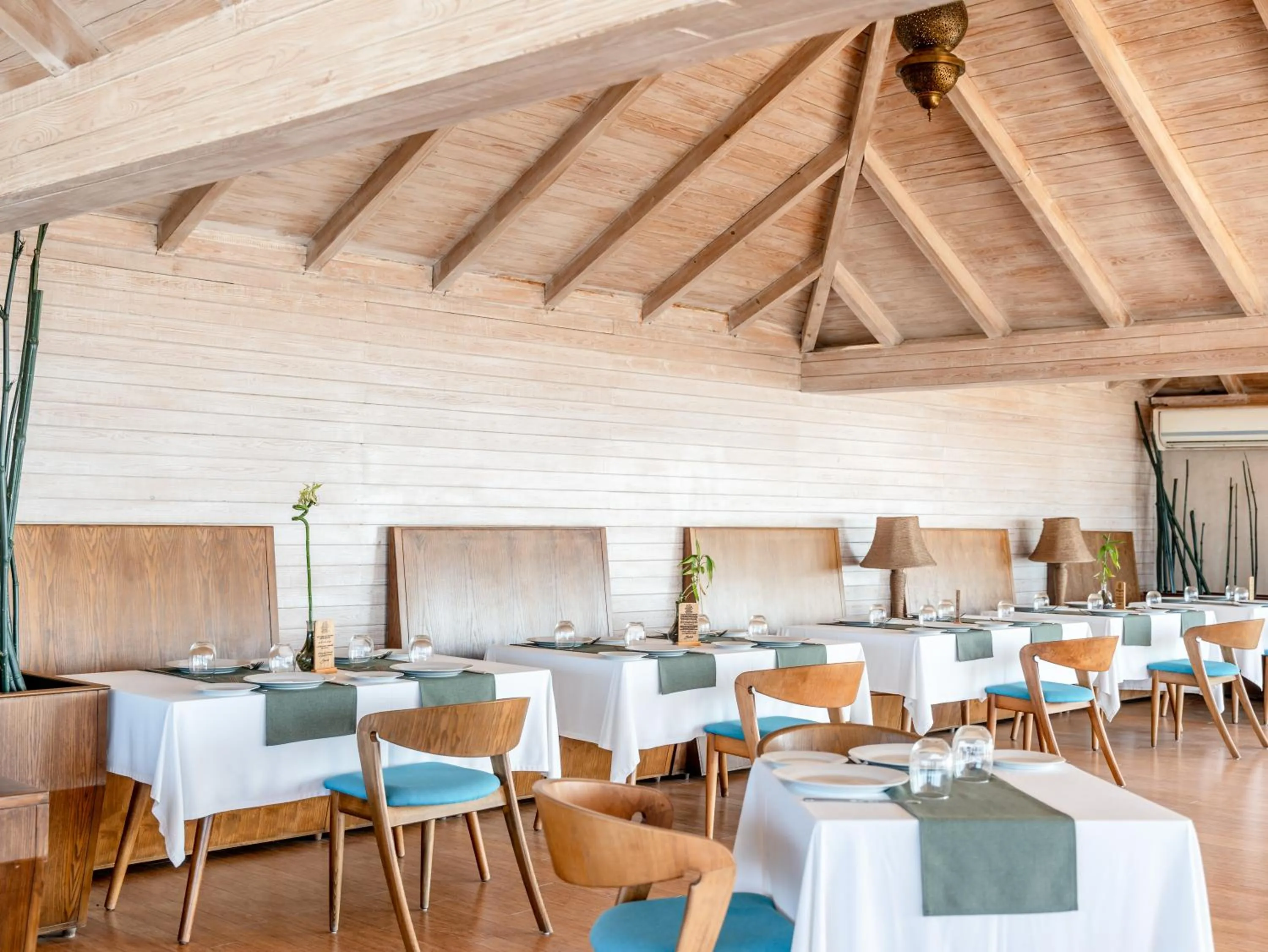 Restaurant/places to eat in Chateau Eden El Rouh & Spa