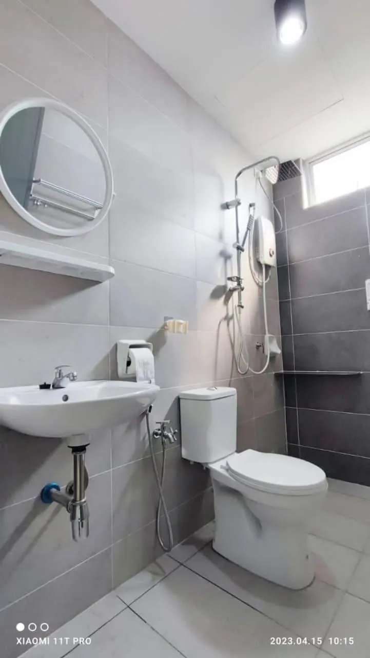 Shower in kakao homestay ipoh town 2parking 3room 10pax wifi