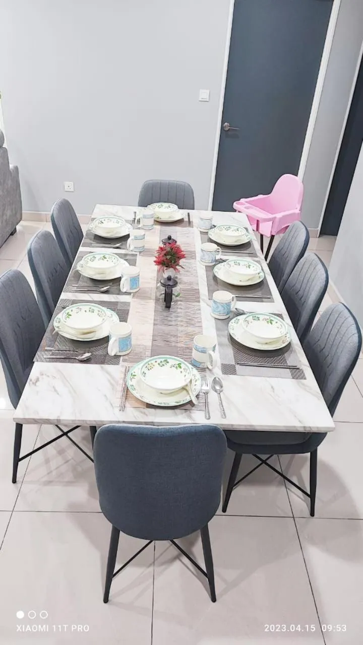 Dining area in kakao homestay ipoh town 2parking 3room 10pax wifi