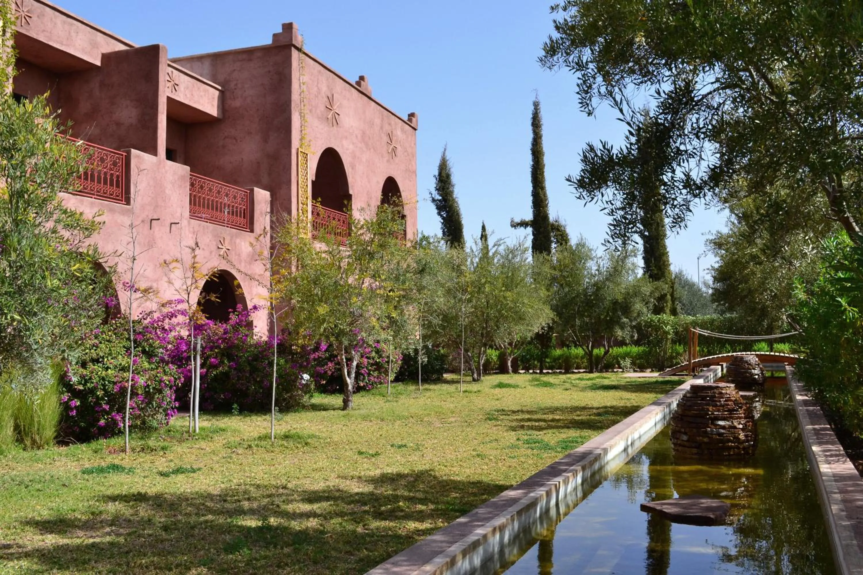 Property building in Domaine de Tameslohte