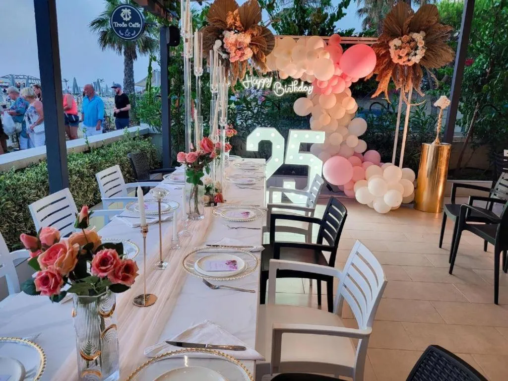 Restaurant/places to eat in OKEJ Hotel