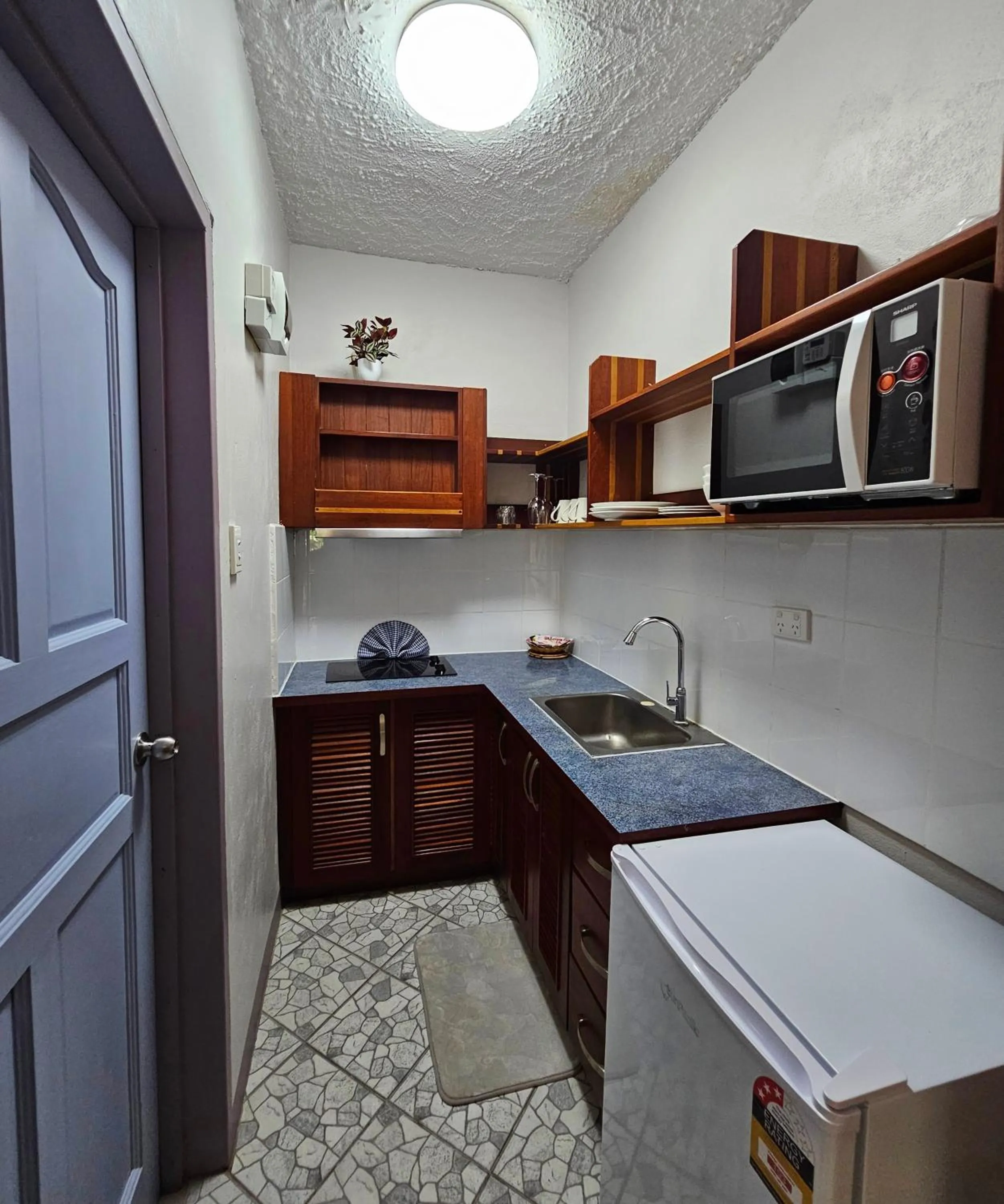Kitchen or kitchenette in Sanalae Apartments