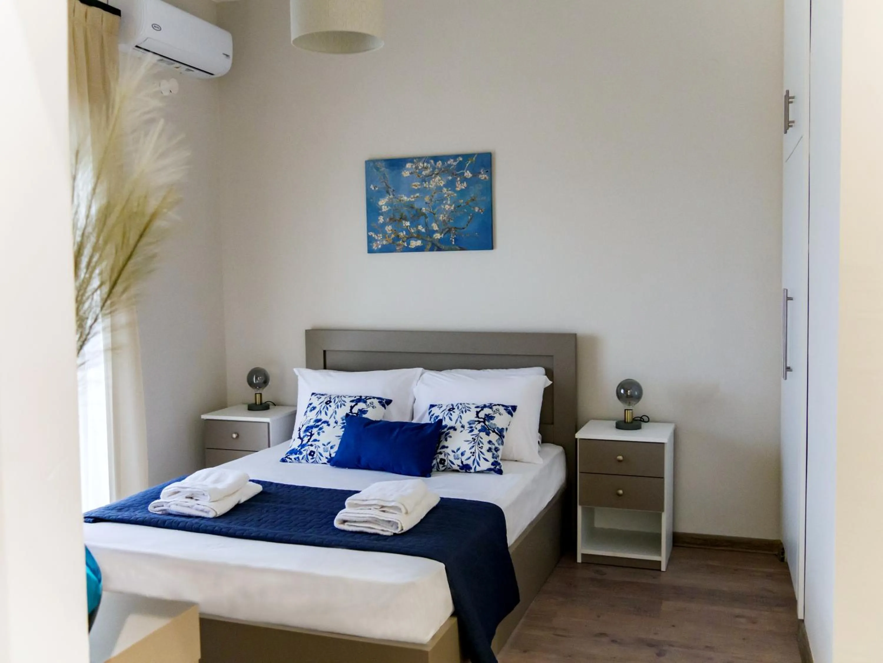 HARBOUR ROOMS