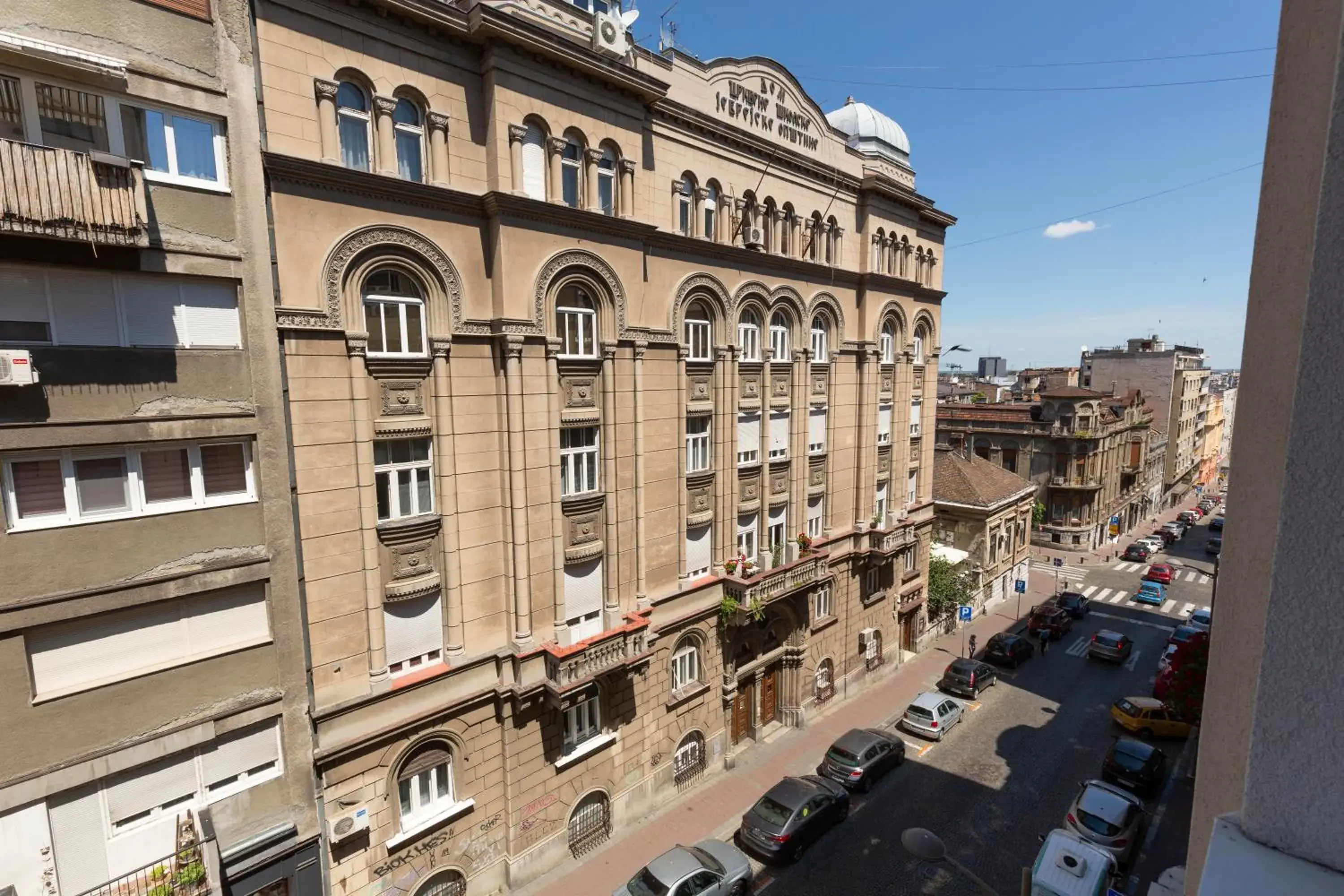 Inner courtyard view in Hotel Royal Inn Inner courtyard view in Hotel Royal Inn