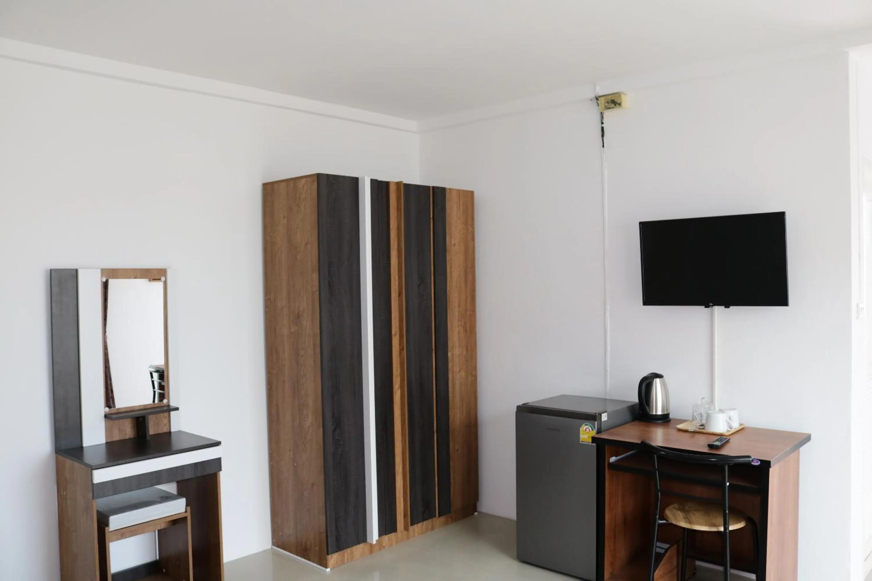 TV and multimedia in Cafe Nana Hotel