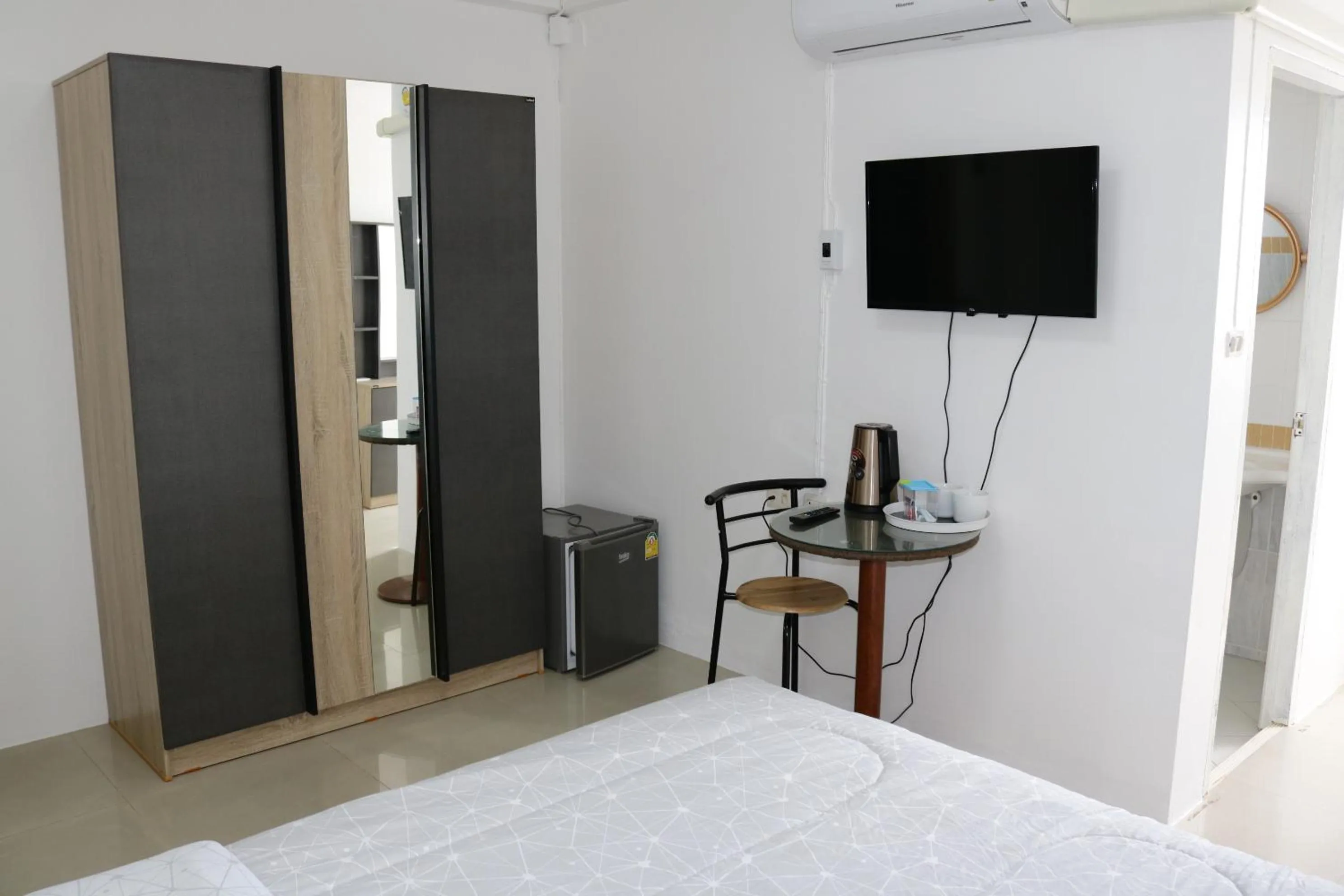 hair dresser in Cafe Nana Hotel