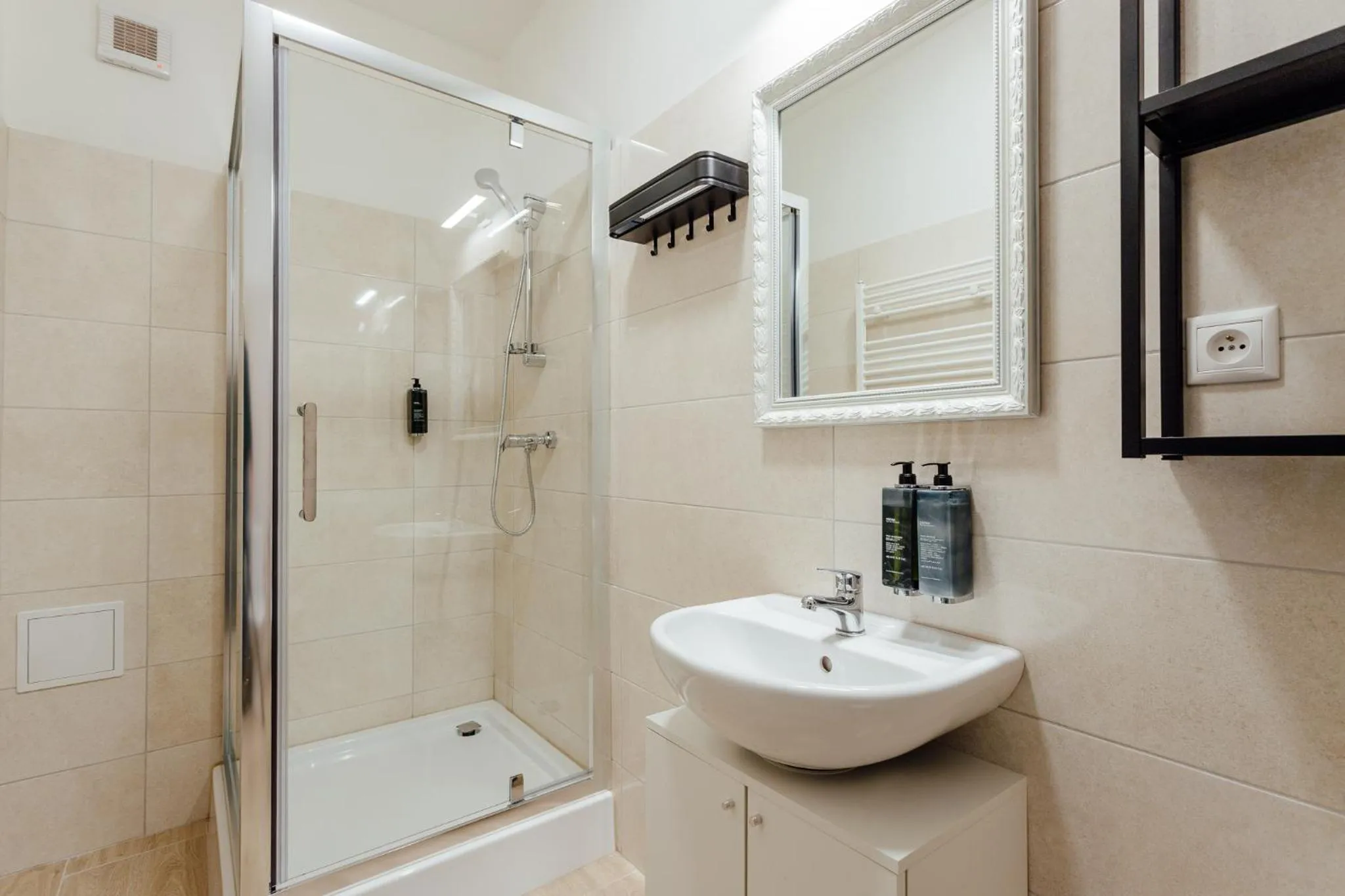 Shower in Botanický dvor