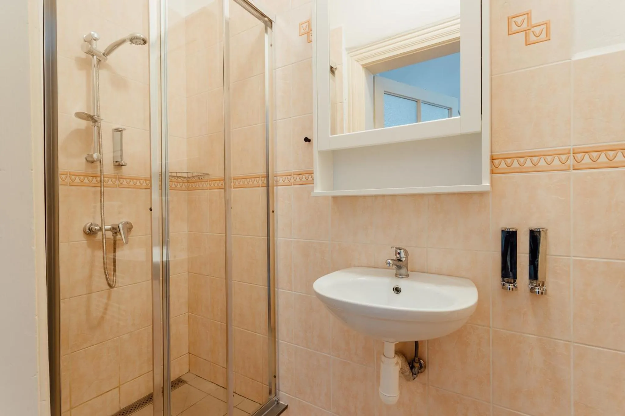 Shower in Botanický dvor