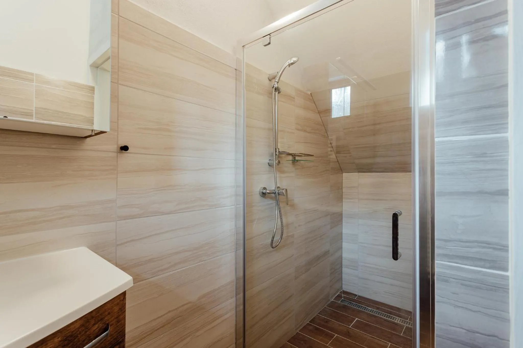Shower in Botanický dvor