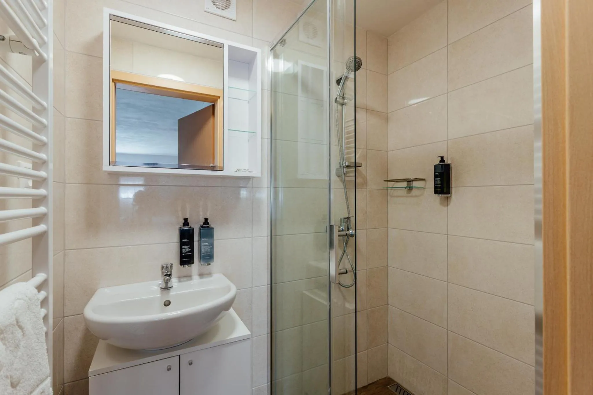 Shower in Botanický dvor