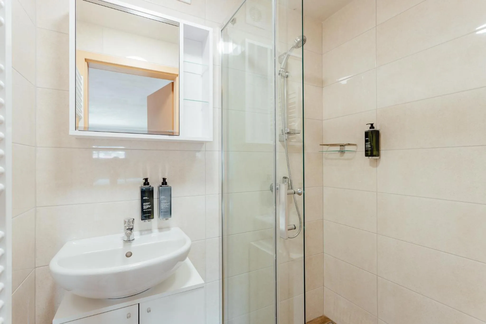 Shower in Botanický dvor