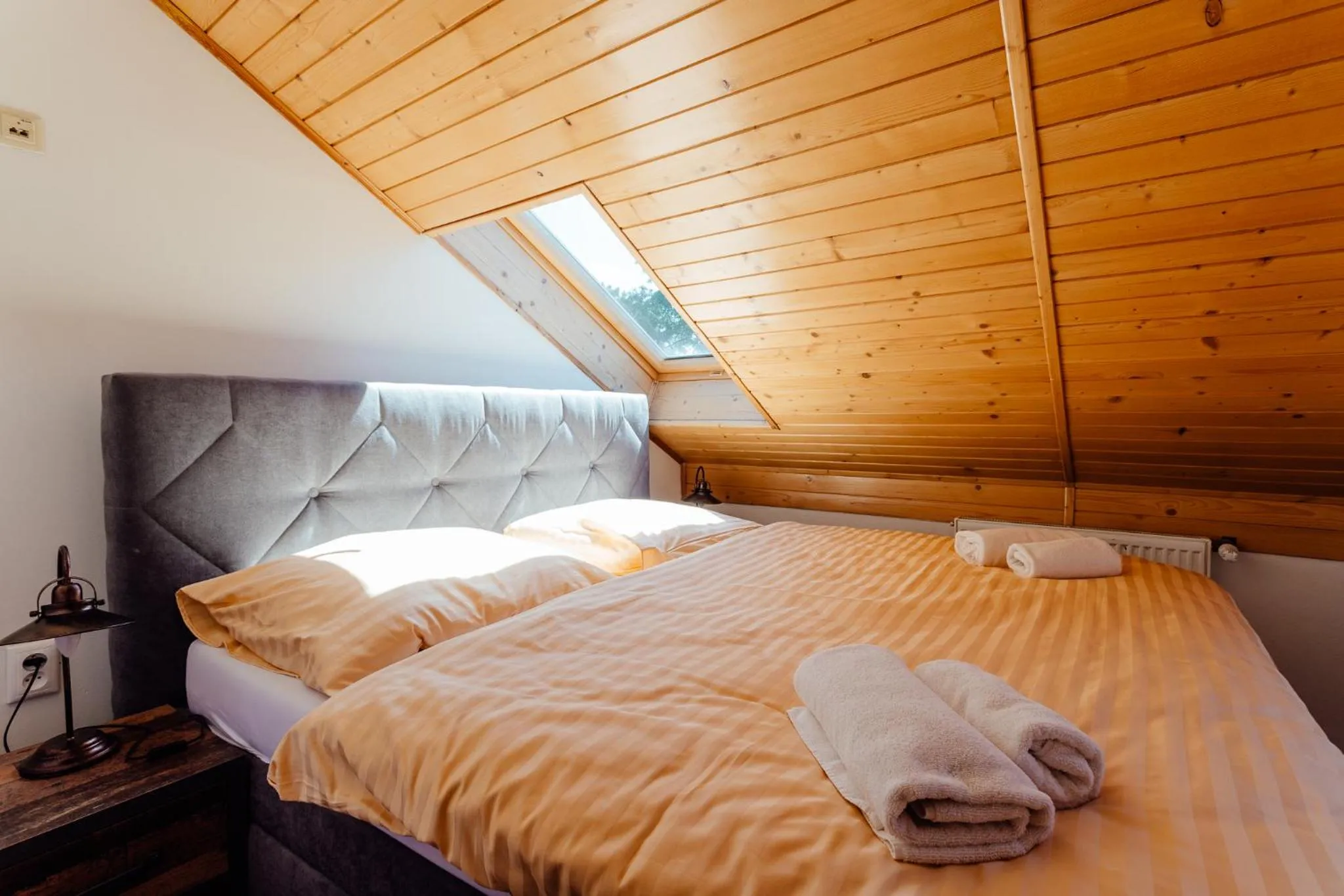 Bed in Botanický dvor