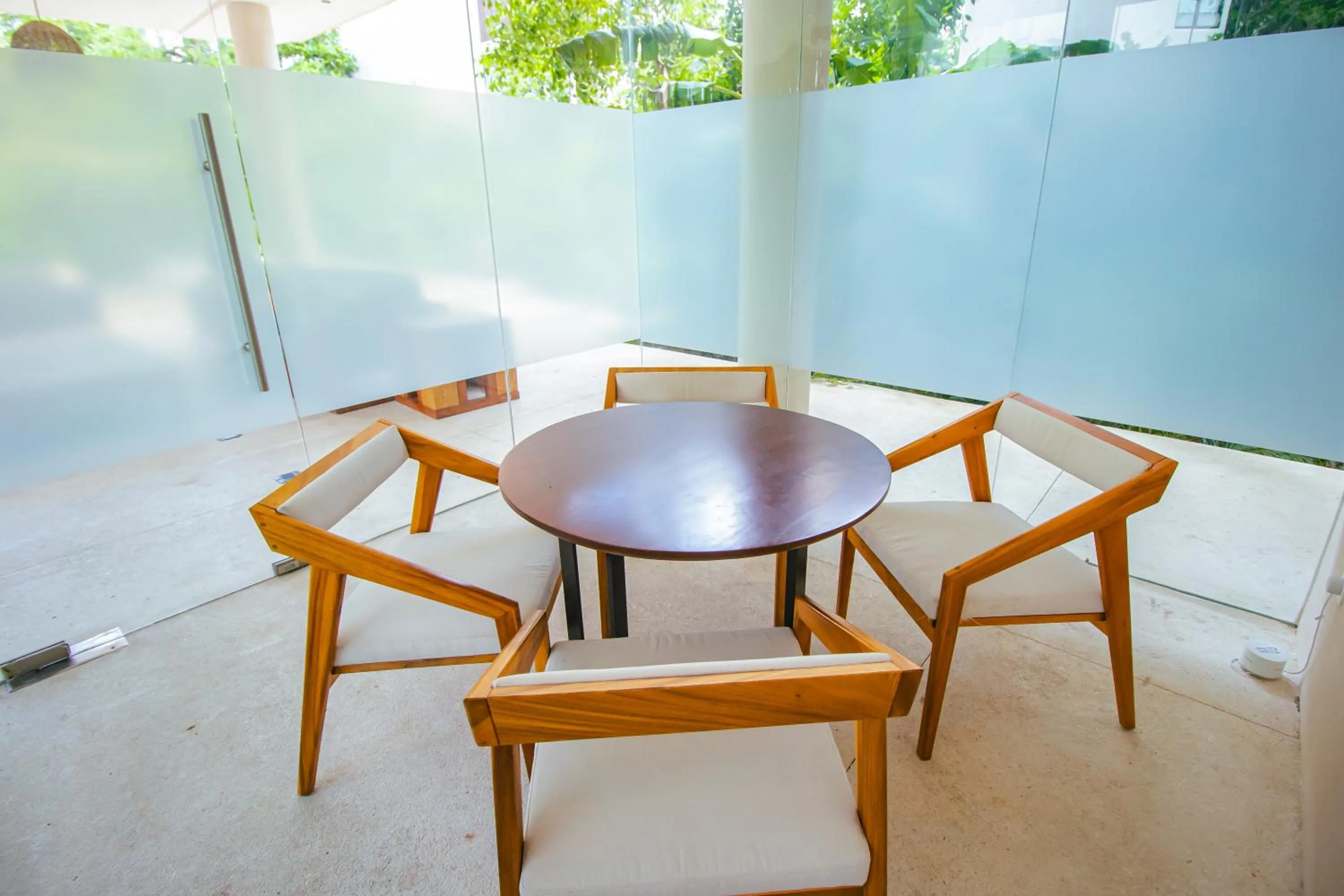 Business facilities in Ophelia Experience