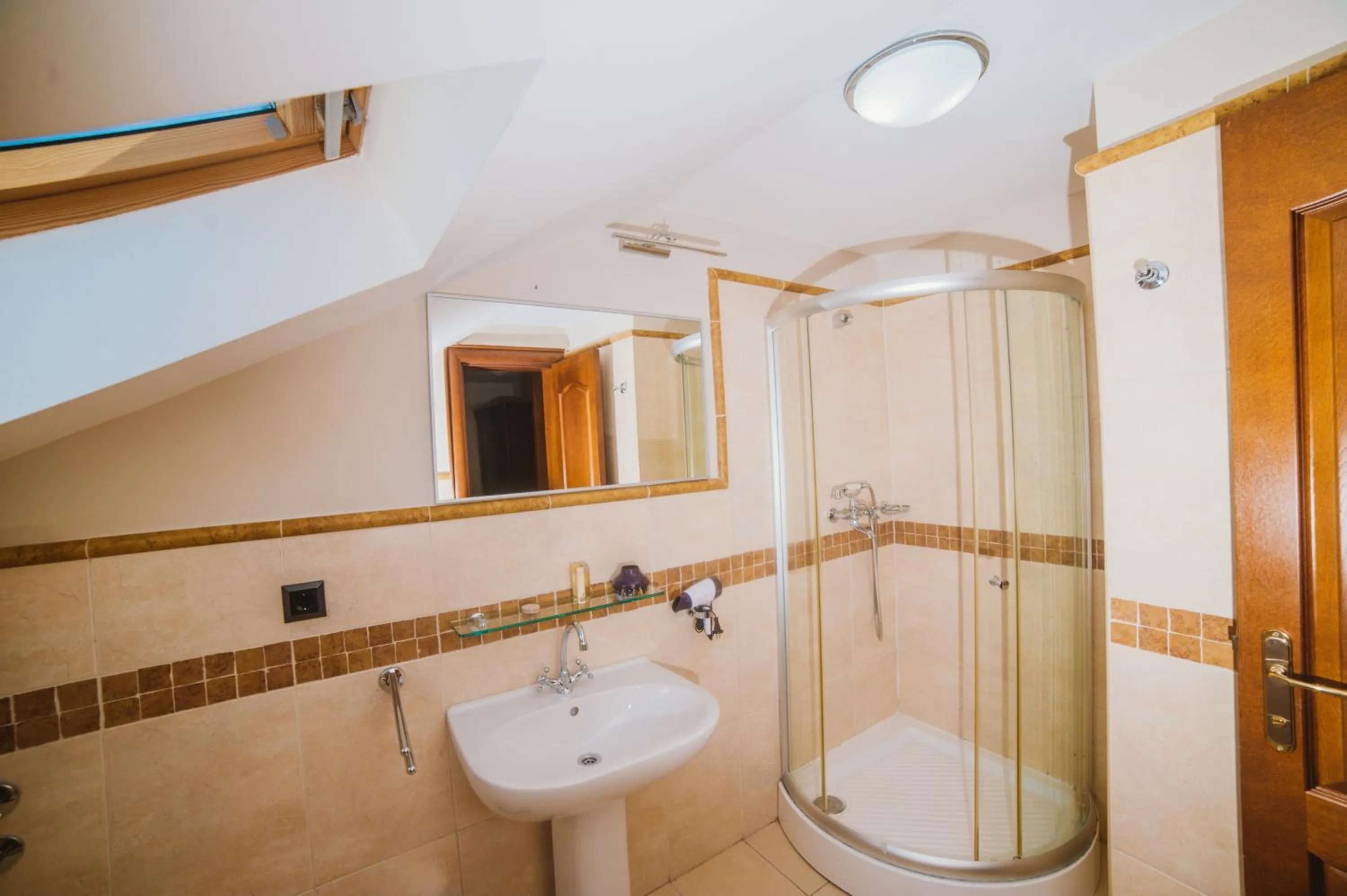 Shower in Hotel Astoria