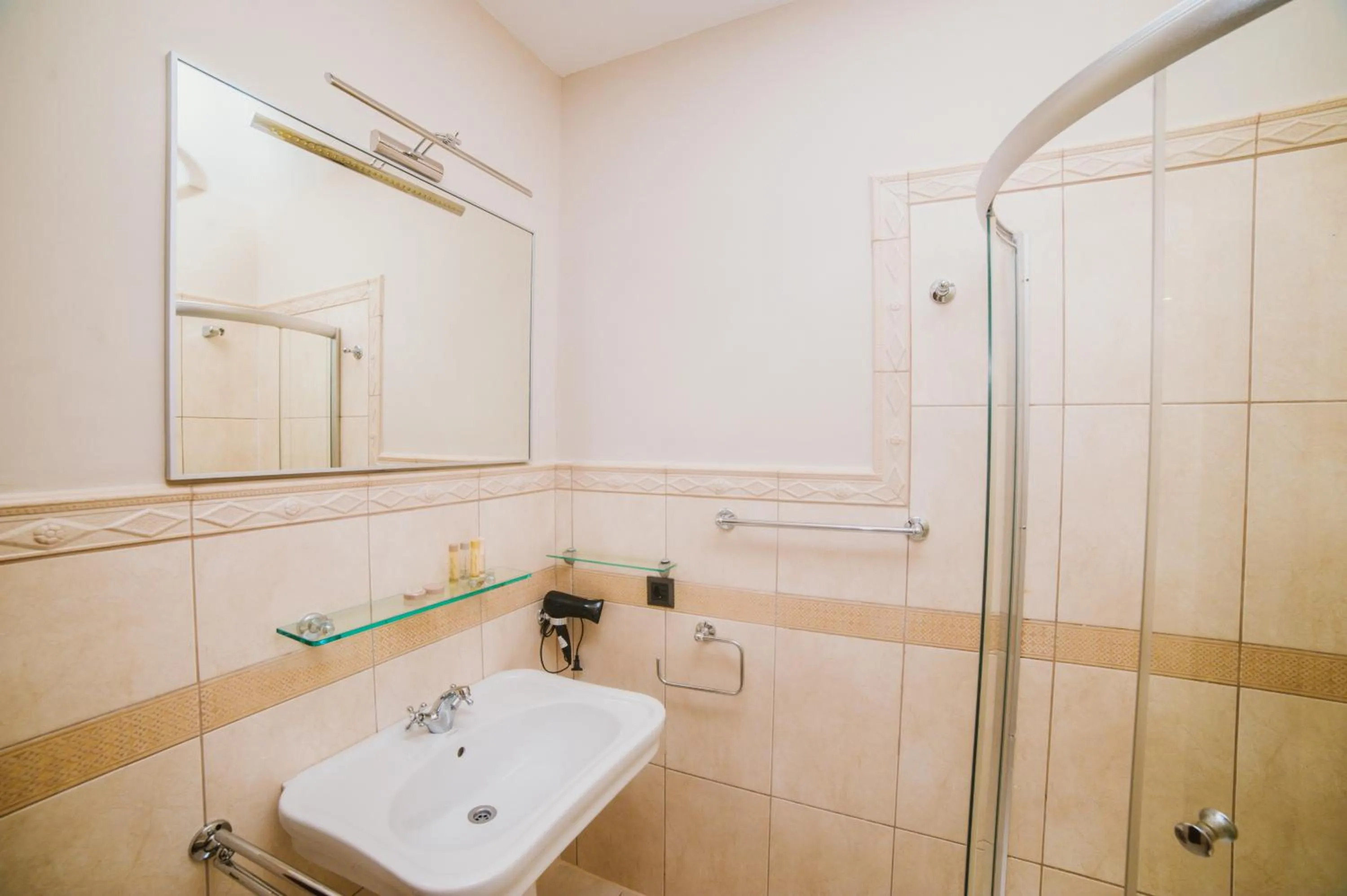 Shower in Hotel Astoria