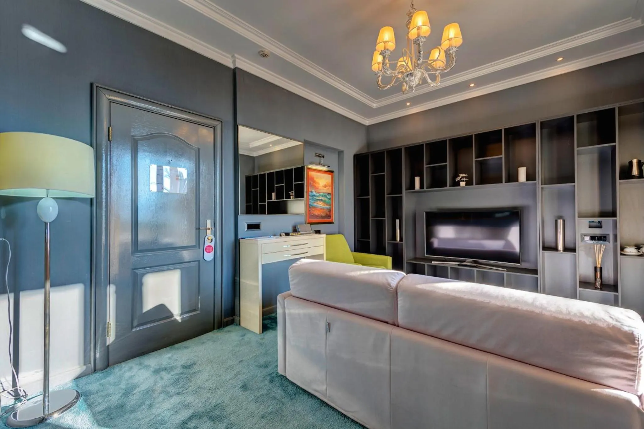 Living room, Bed in Hotel Astoria