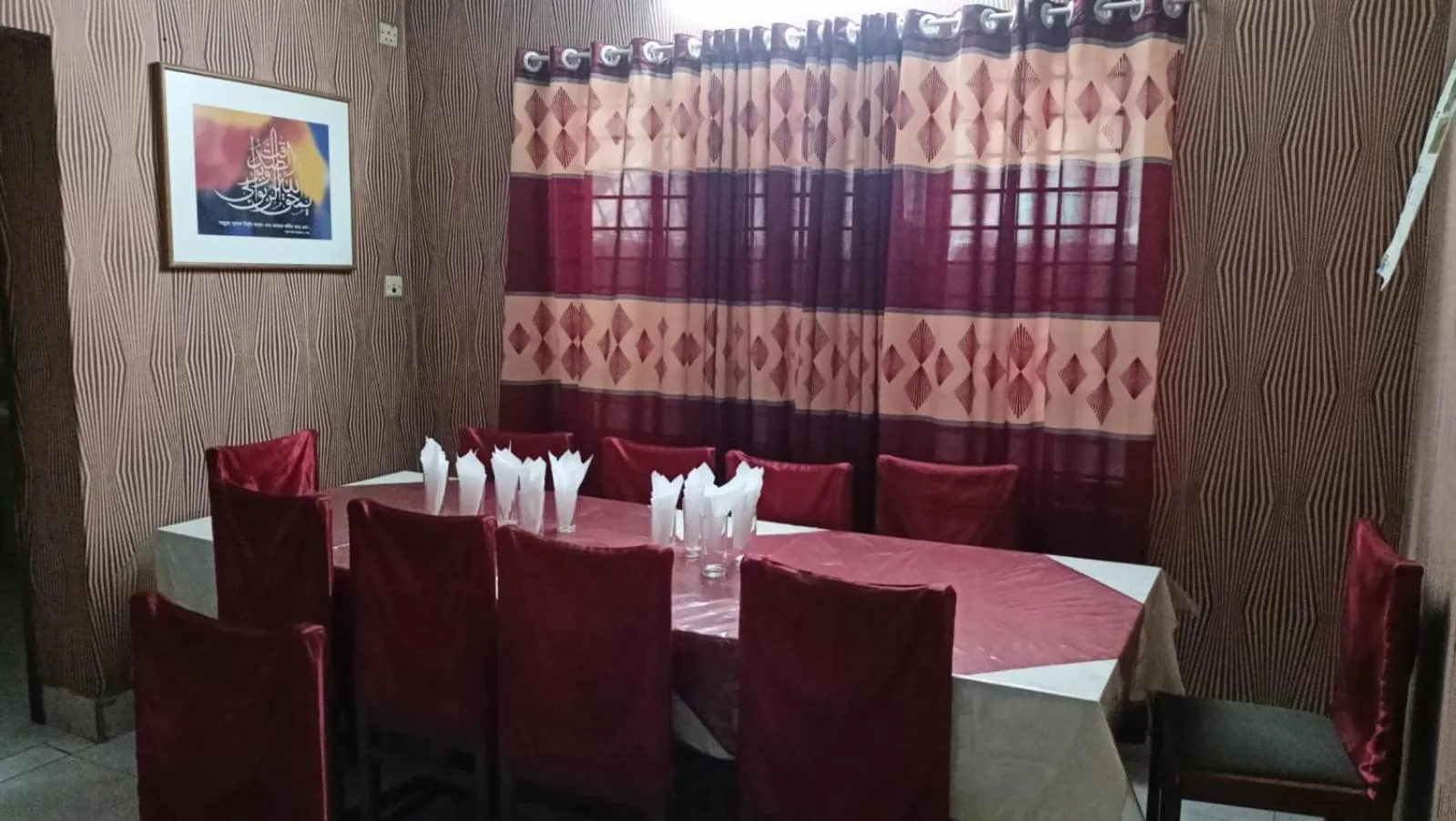 Restaurant/places to eat in Hotel Skylink