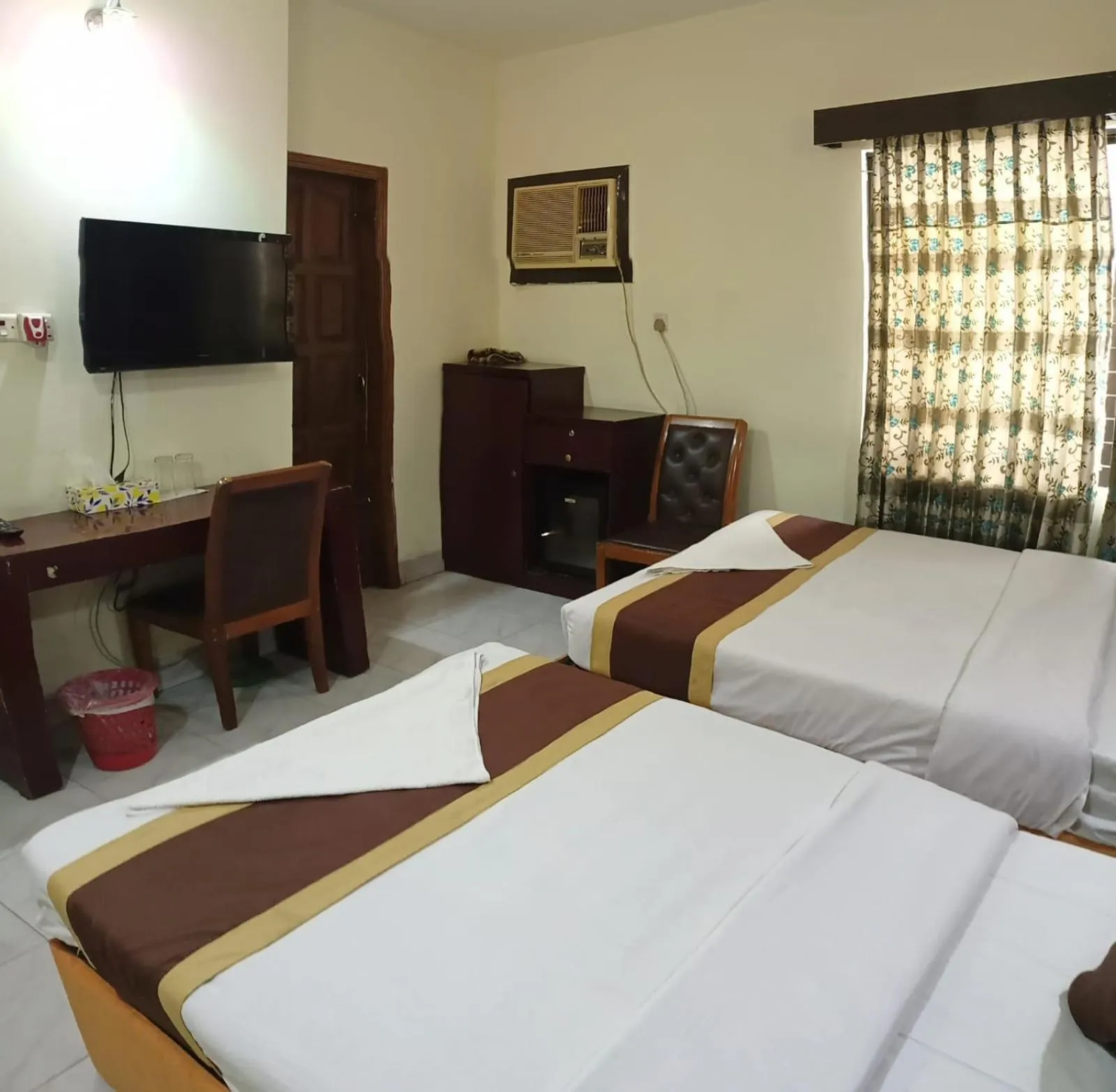 Bed in Hotel Skylink