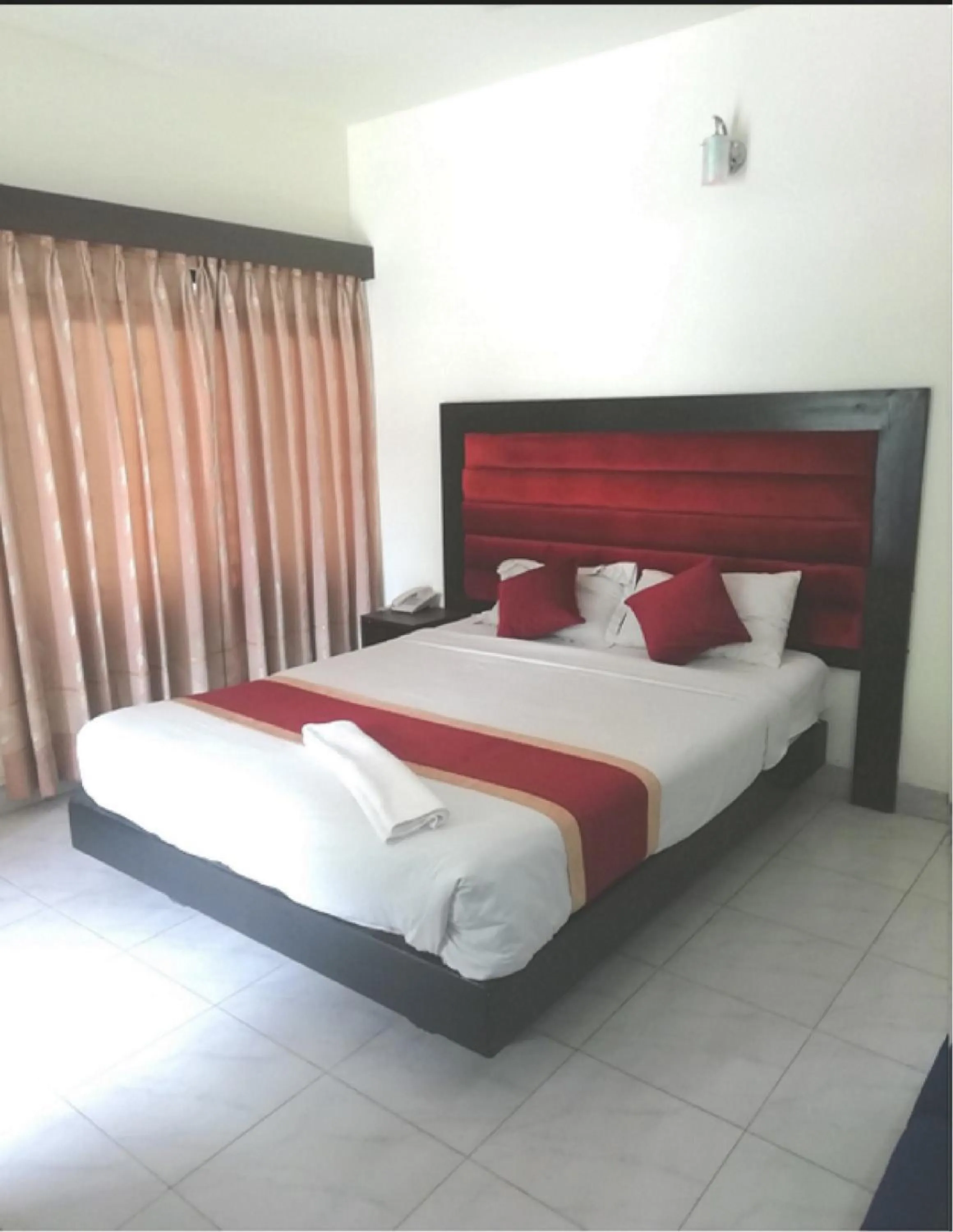 Bed in Hotel Skylink