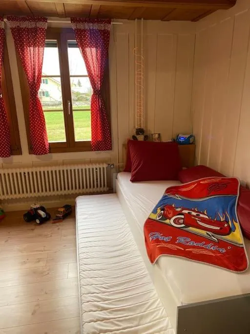 Bed in Wohnen mit Blick auf Eiger - ehemaliges Bauernhaus - 2 Schlafzimmer